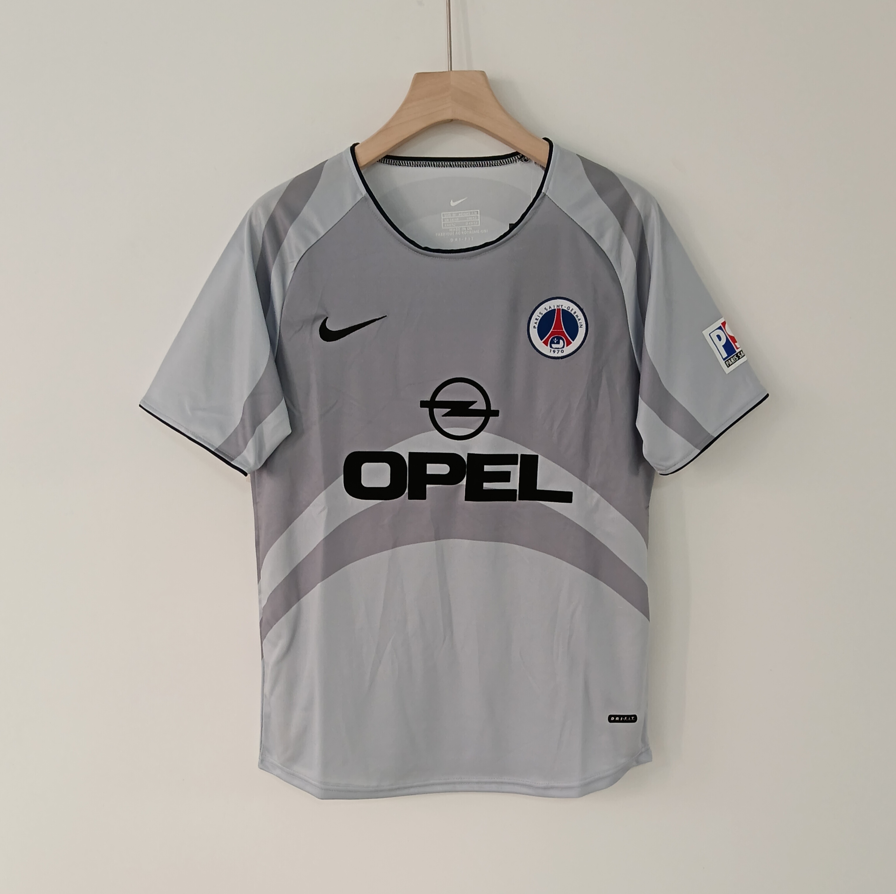 01-02 Retro Version Paris Saint-Germain Retro Away Jersey