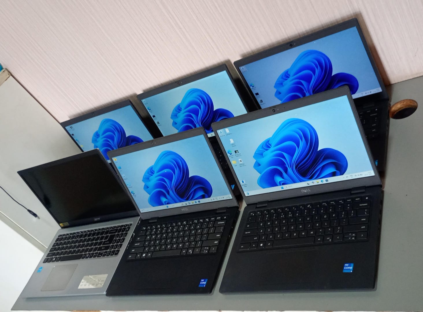 🌟Brand - Dell Latitude 3420 🌟Processor - i5 11th 🌟Ram - 8GB  🌟Internal Storage - 256 Ssd 🌟 Keyboard - Back Light  🌟Screen Size - 14.0 inch 🌟 Condition - 💯% A++ CONDITION