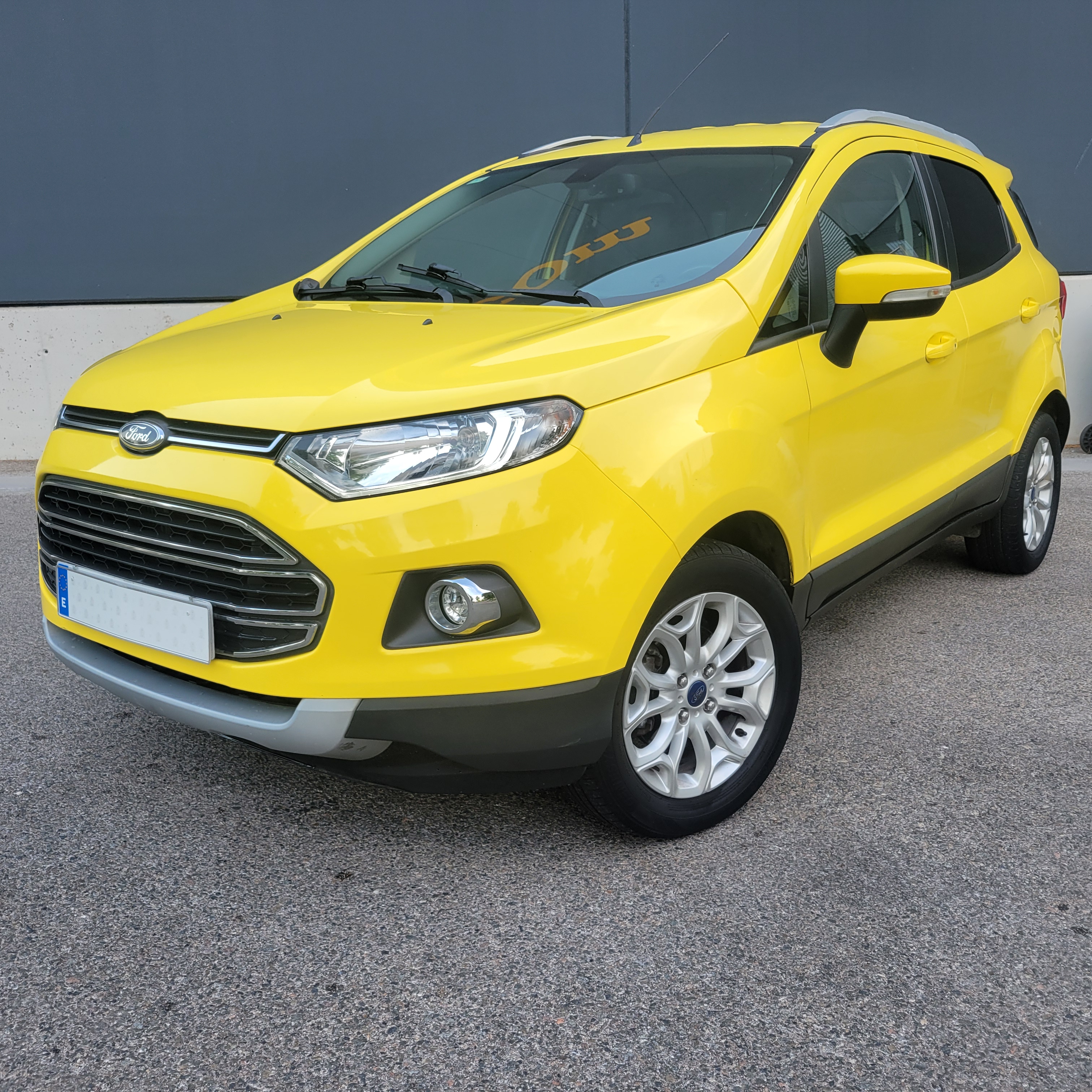 Ford EcoSport amarillo