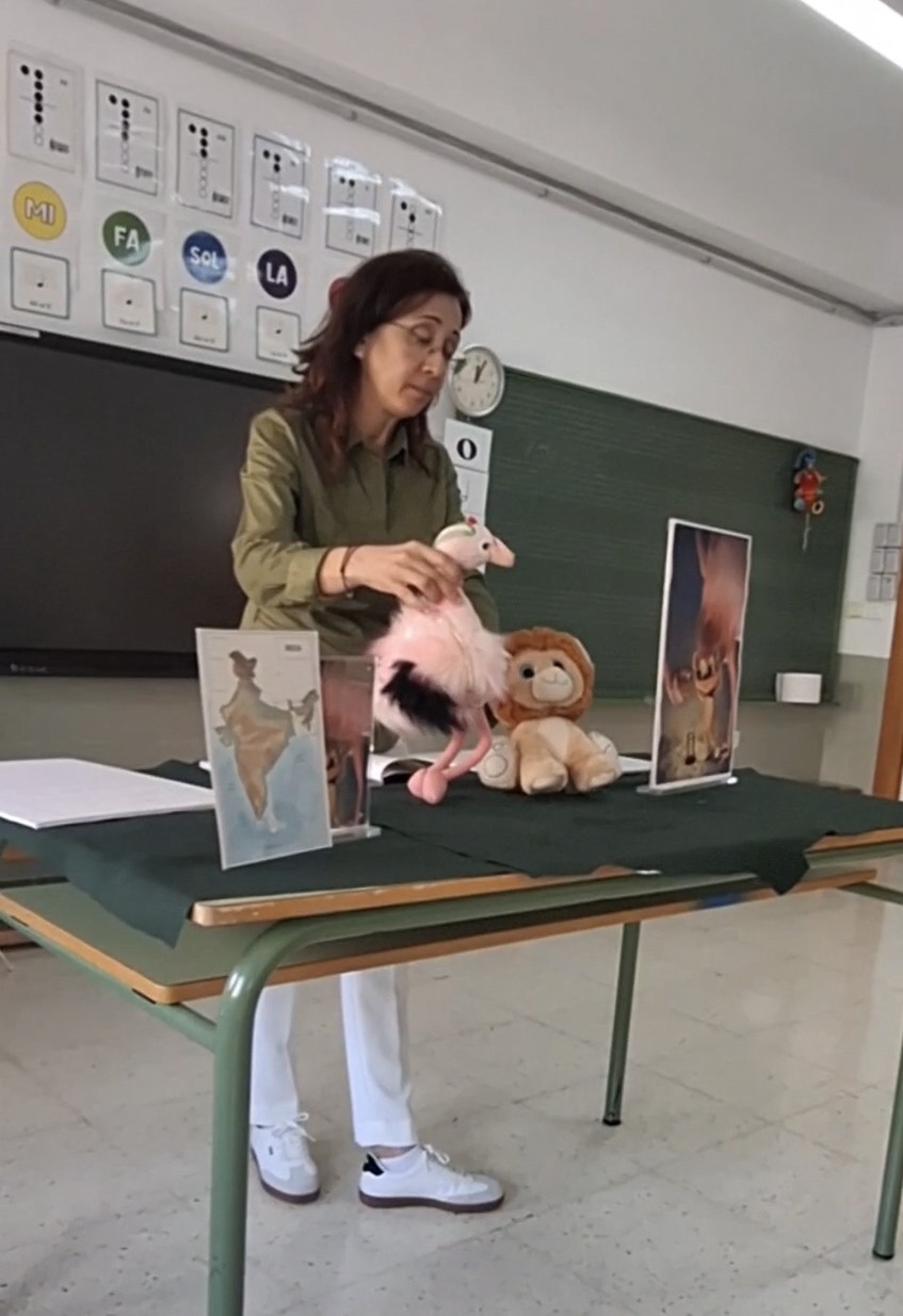 Conta-cuentos de Leo quiere ser feliz, con canciones.