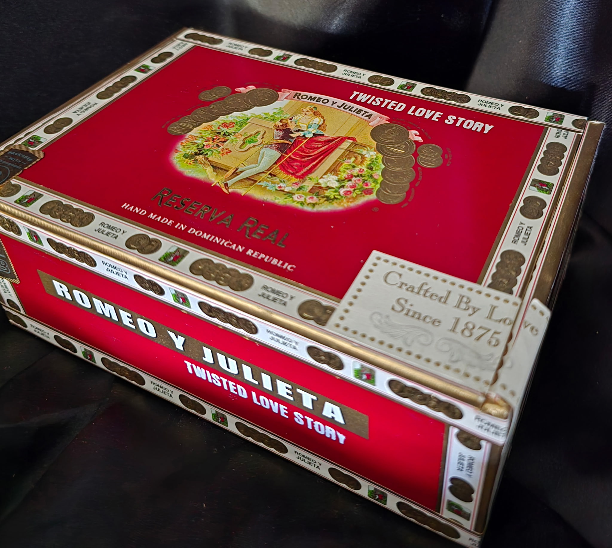 Romeo Y Julieta Twisted Love Story Smoke box