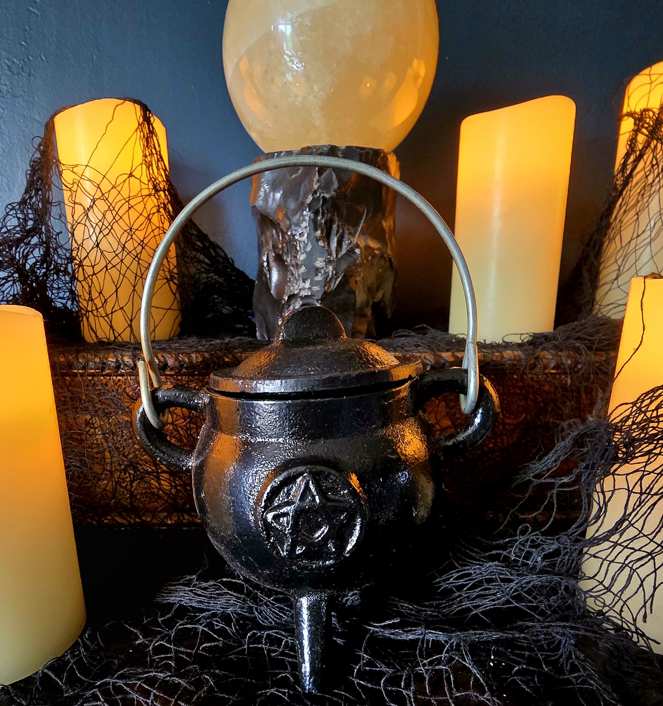 Small Cauldron with pentagram