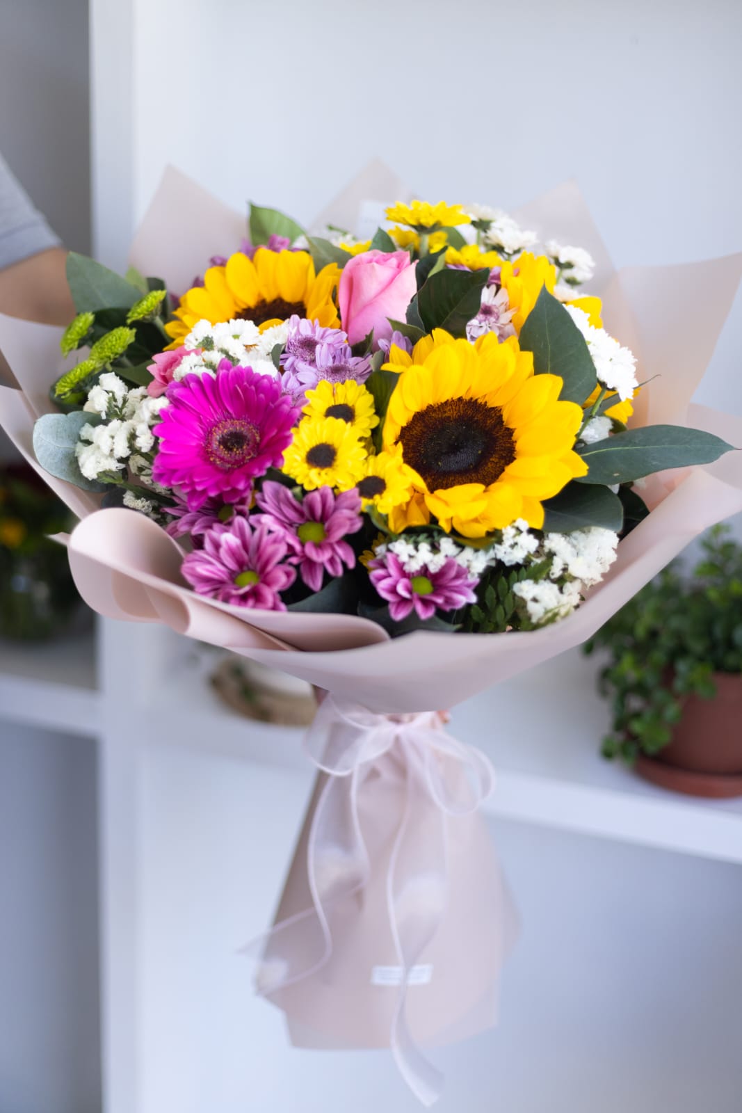 Ramo de girasoles, gerberas, rosas y margaritas