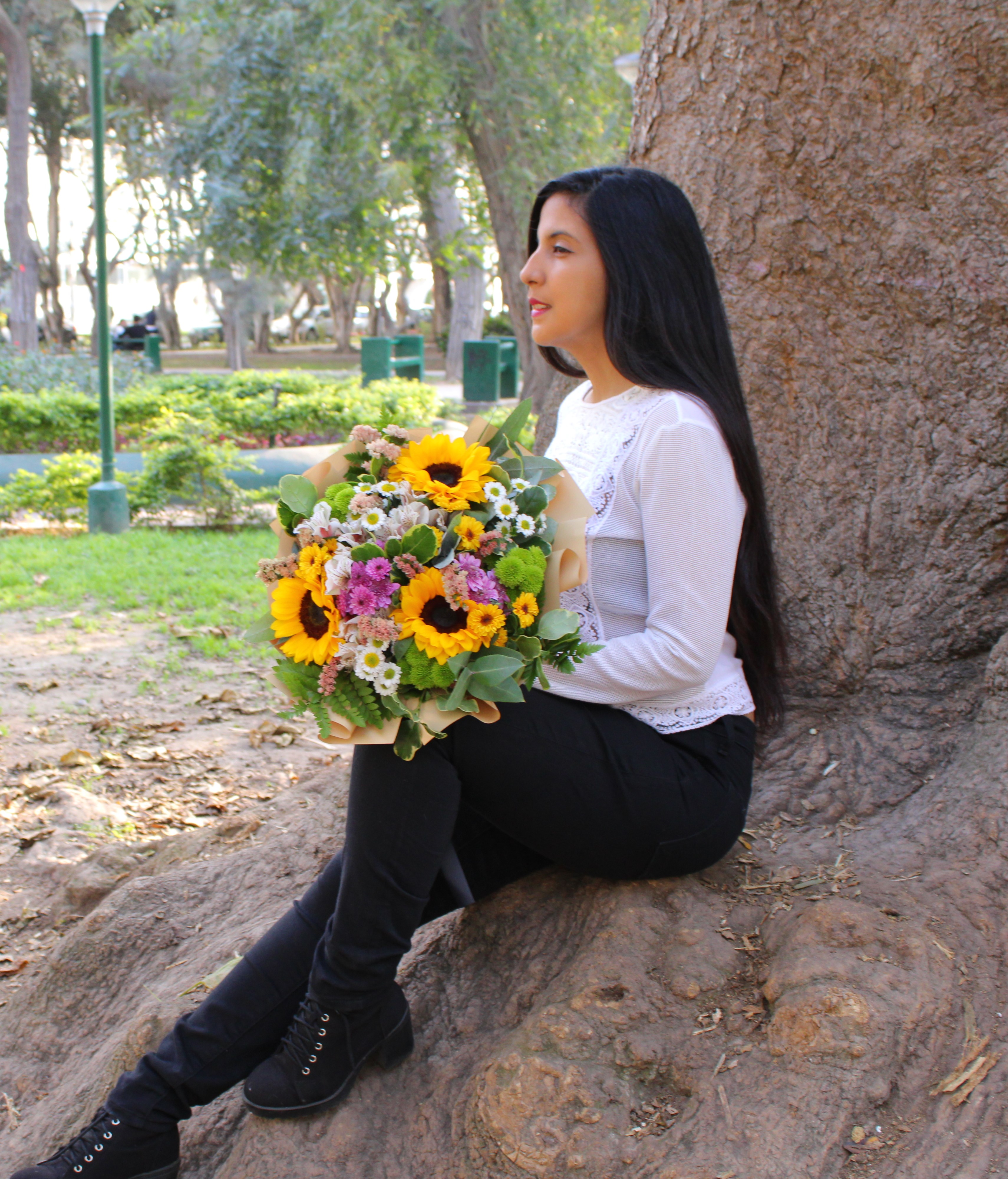 Ramo de 3 girasoles y mix floral