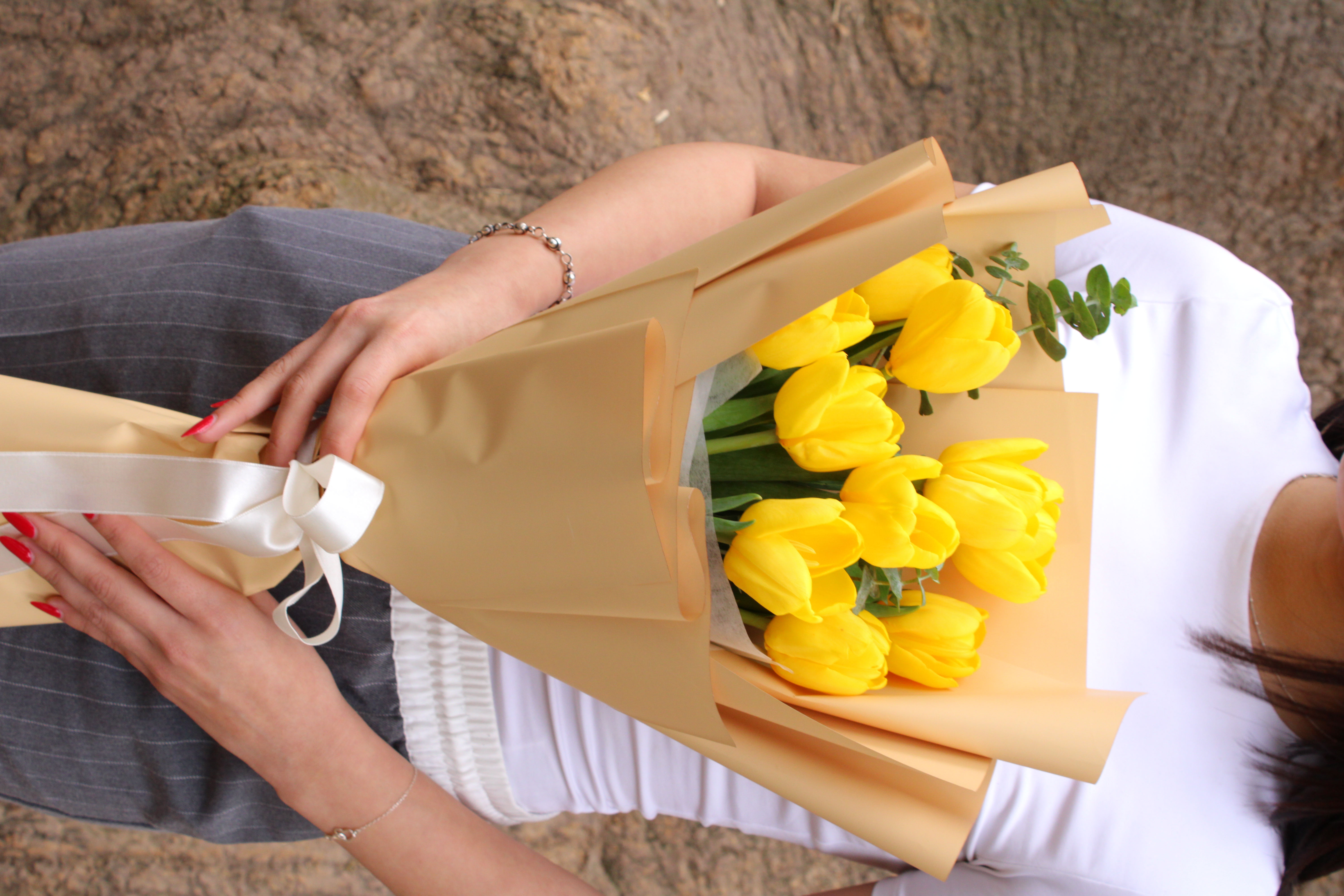 Ramo de 10 tulipanes amarillos