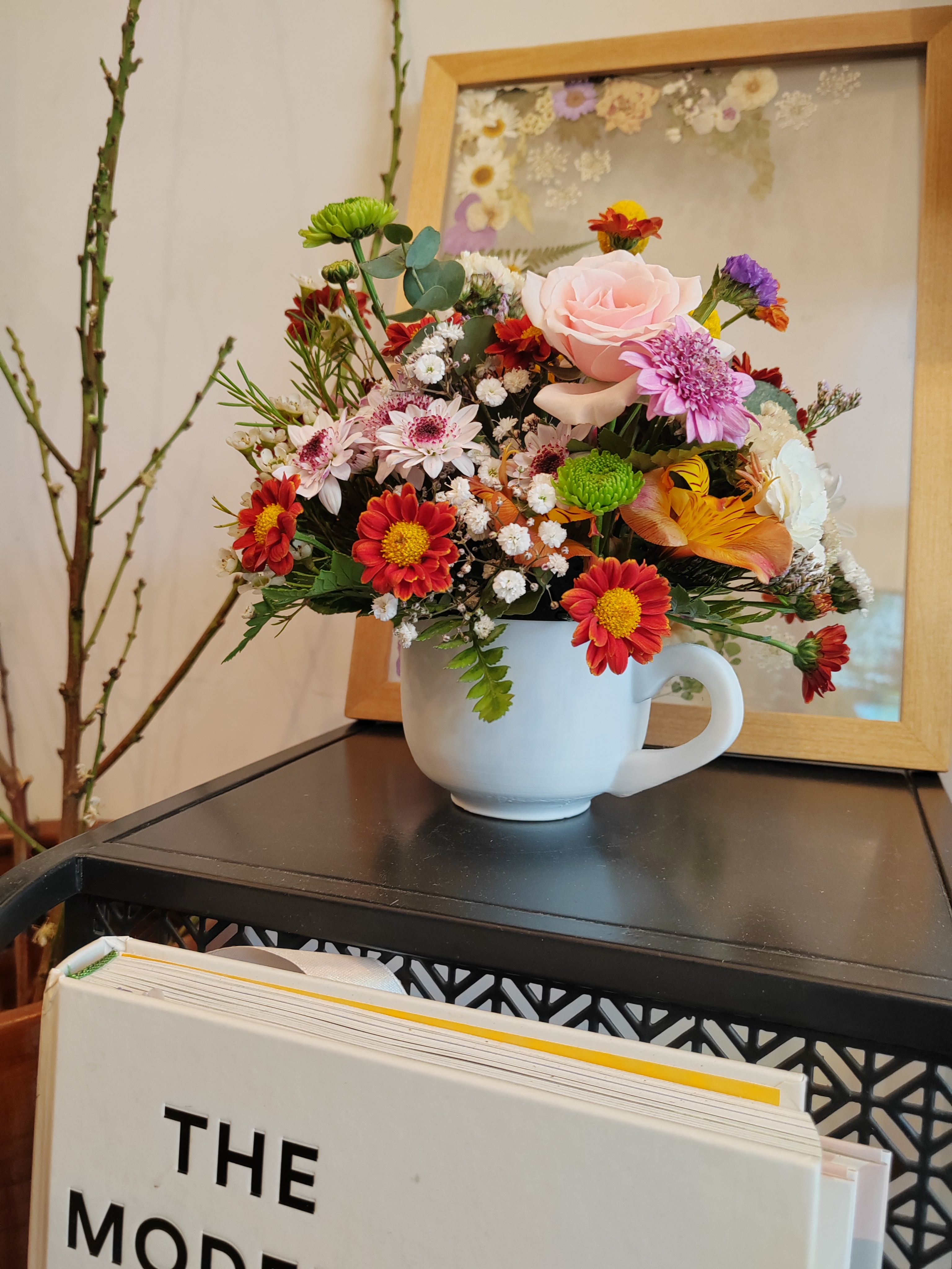 Mini arreglo floral en taza