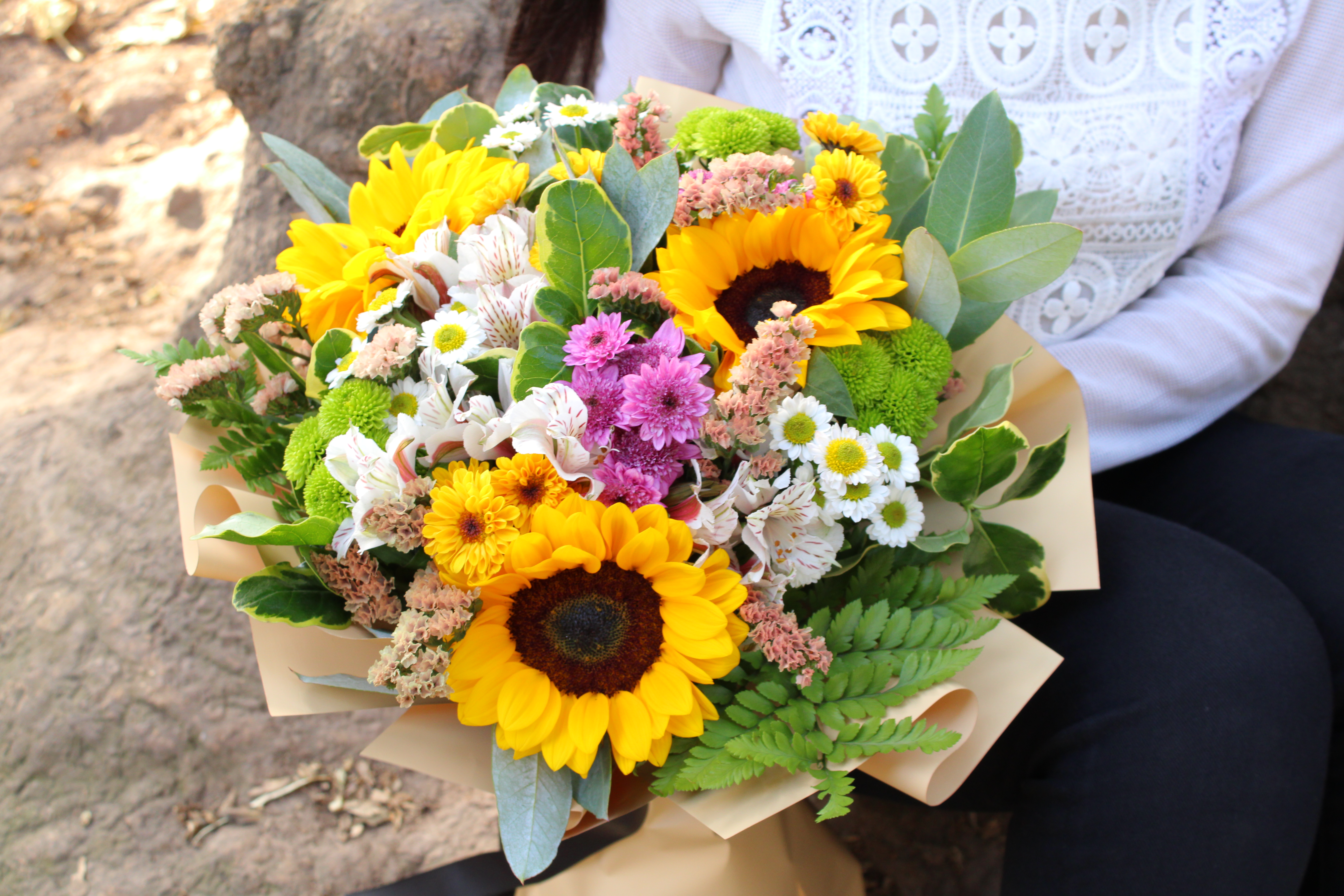 Ramo de 3 girasoles y mix floral