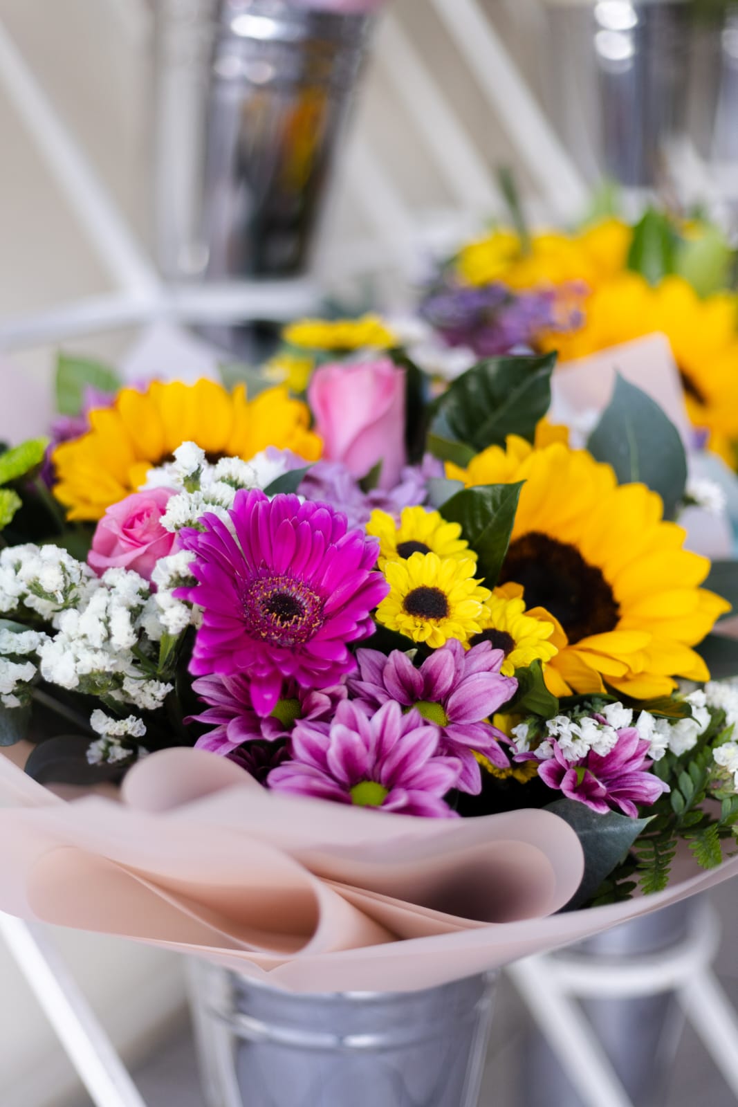 Ramo de girasoles, gerberas, rosas y margaritas