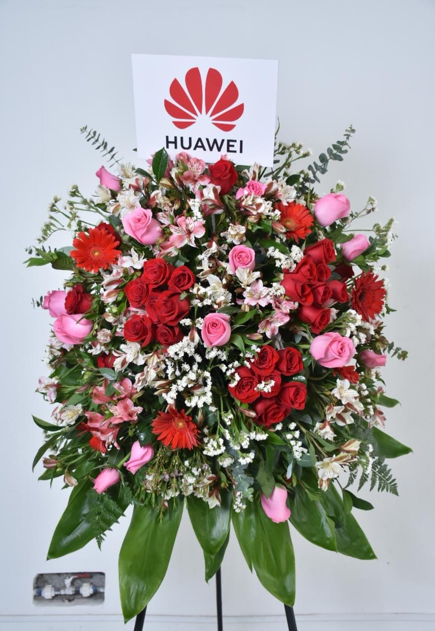 Arreglo de flores mixtas en parante 