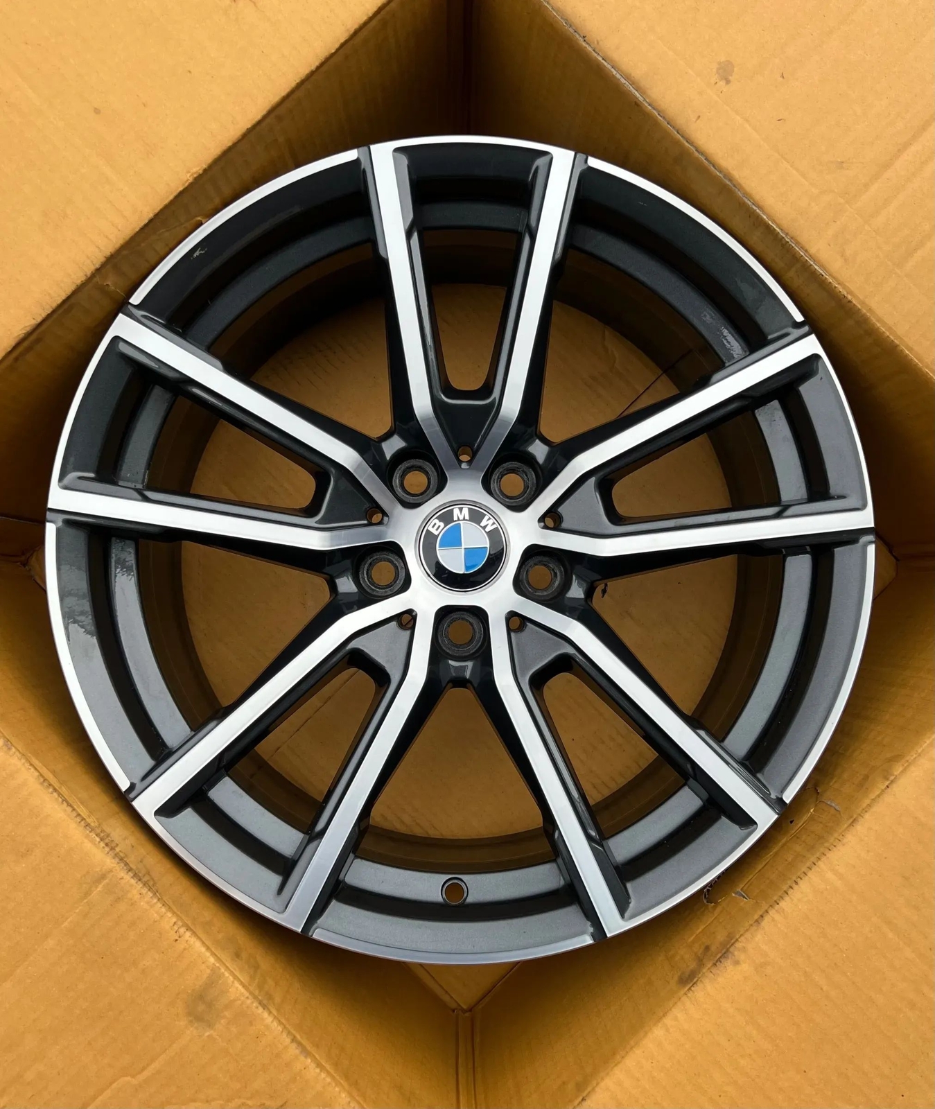 Genuine BMW 2 Series G42 3/4 Series G20 G21 G22 G23 18 Inch V Spoke 780 Alloy Wheel 6883522
