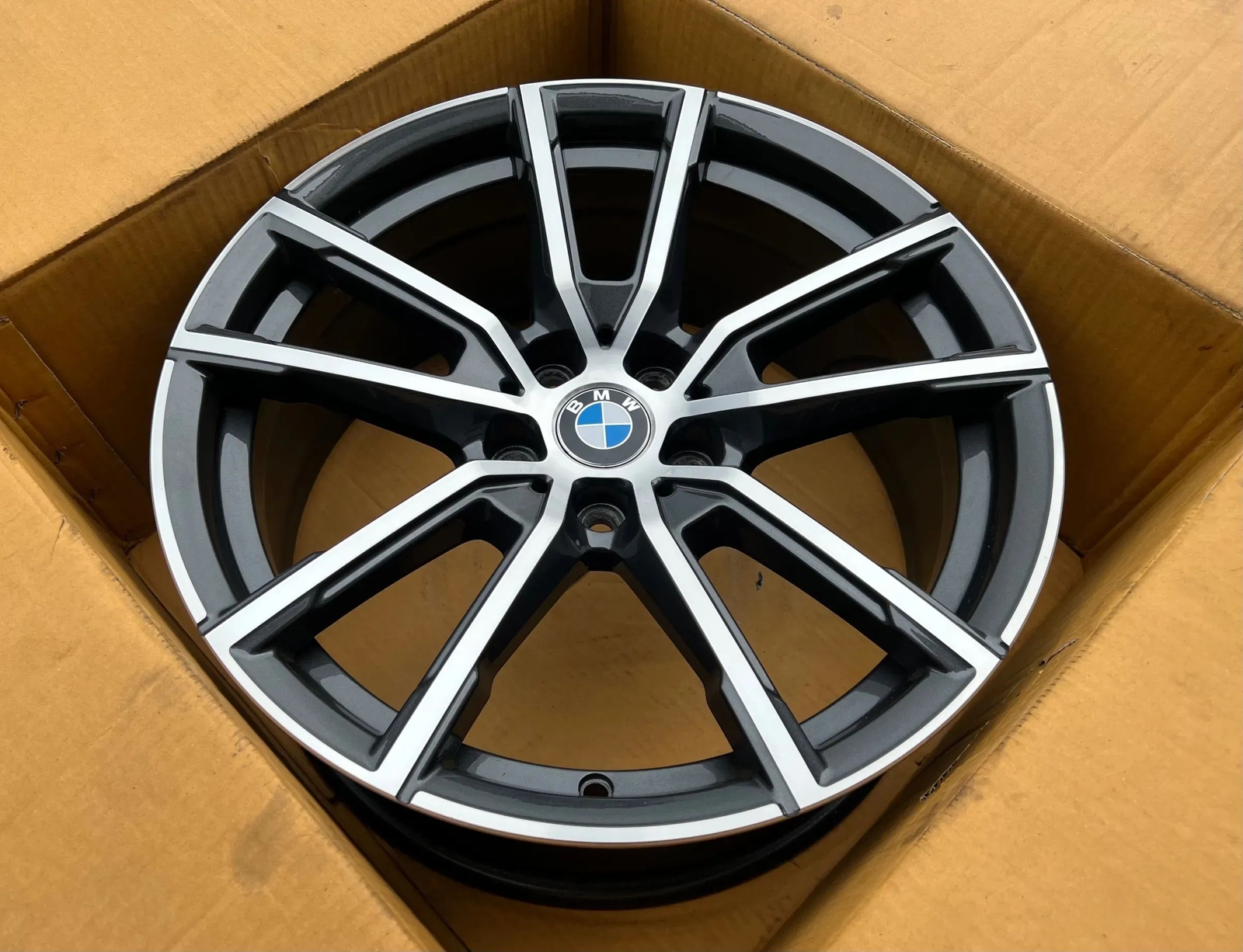 Genuine BMW 2 Series G42 3/4 Series G20 G21 G22 G23 18 Inch V Spoke 780 Alloy Wheel 6883522