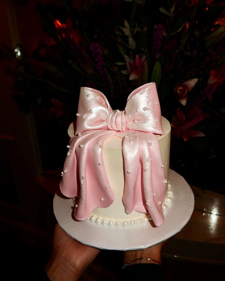 Bow Cake