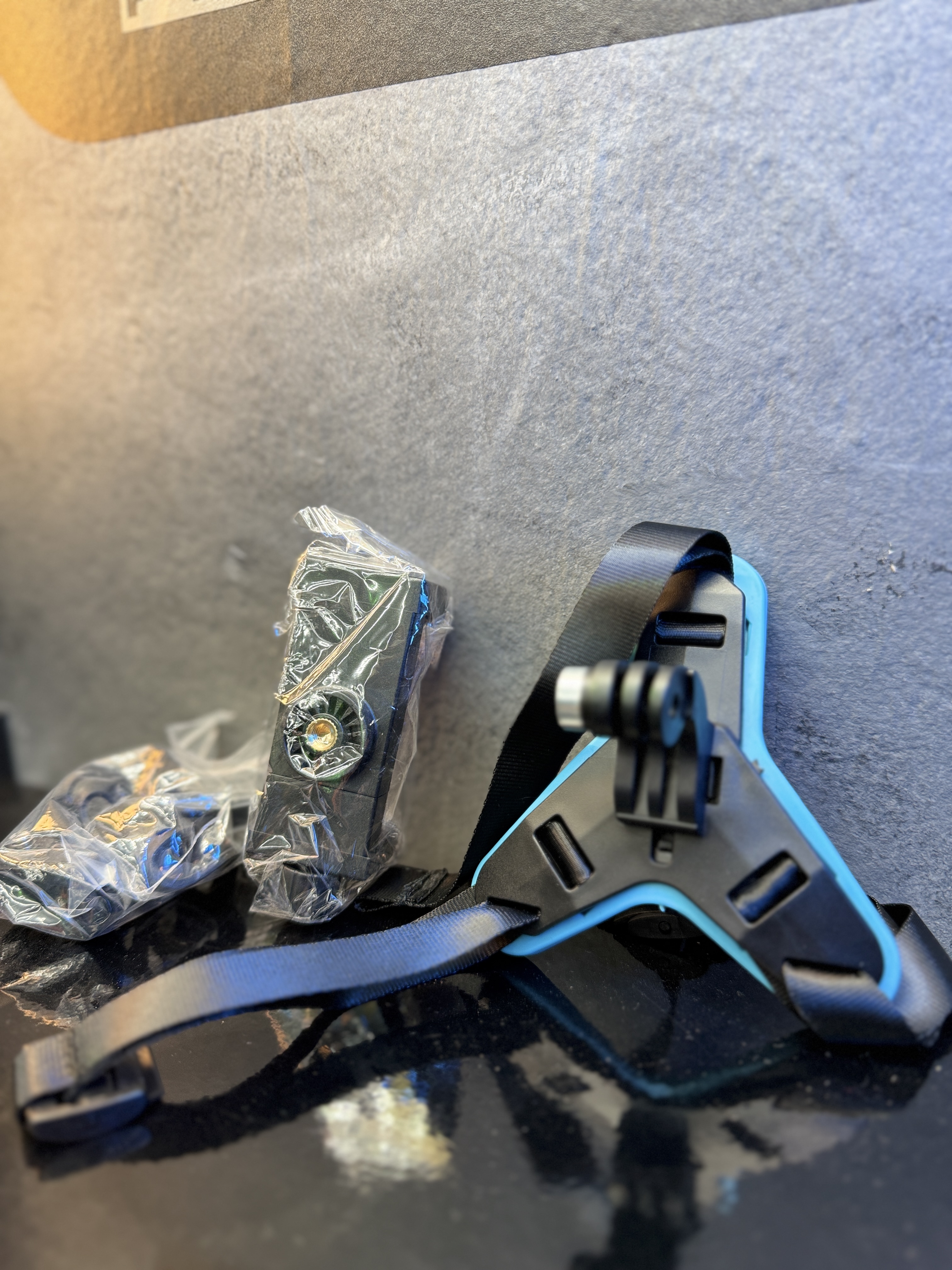 Suporte de capacete para câmera de ação e celular 