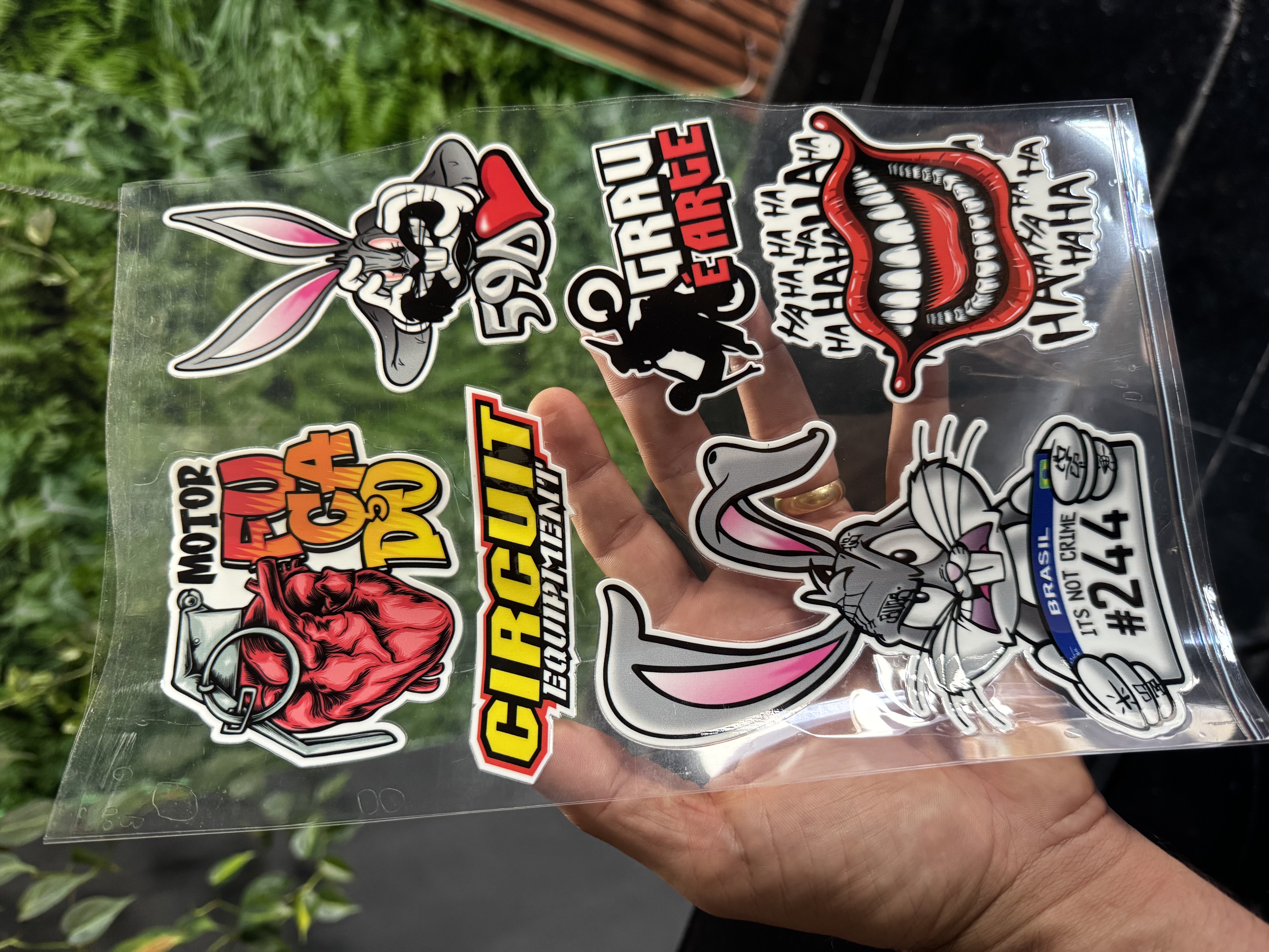 Cartela de Adesivos envernizados de alta qualidade e durabilidade 