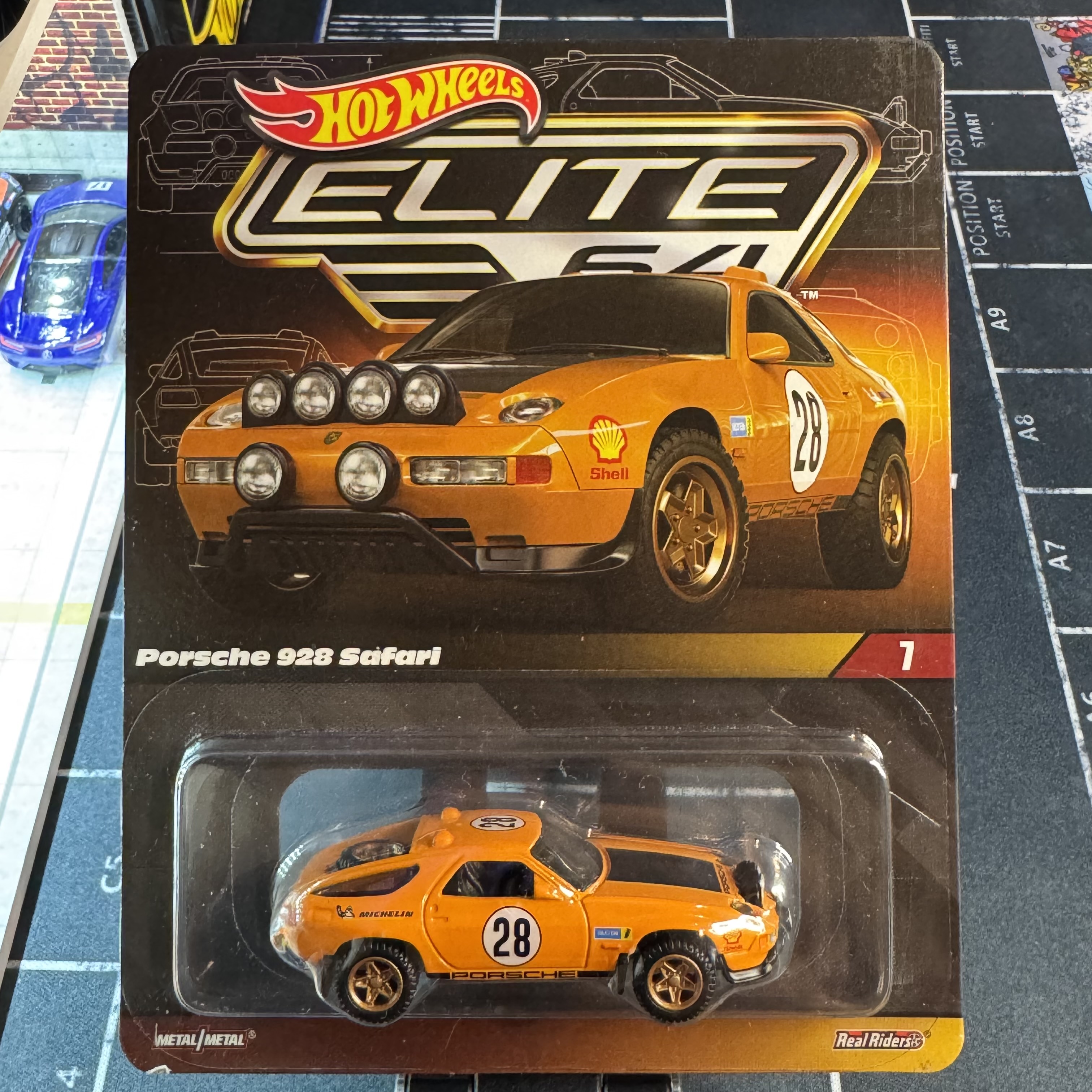 Hot Wheels Elite 64 Porsche 928 Safari