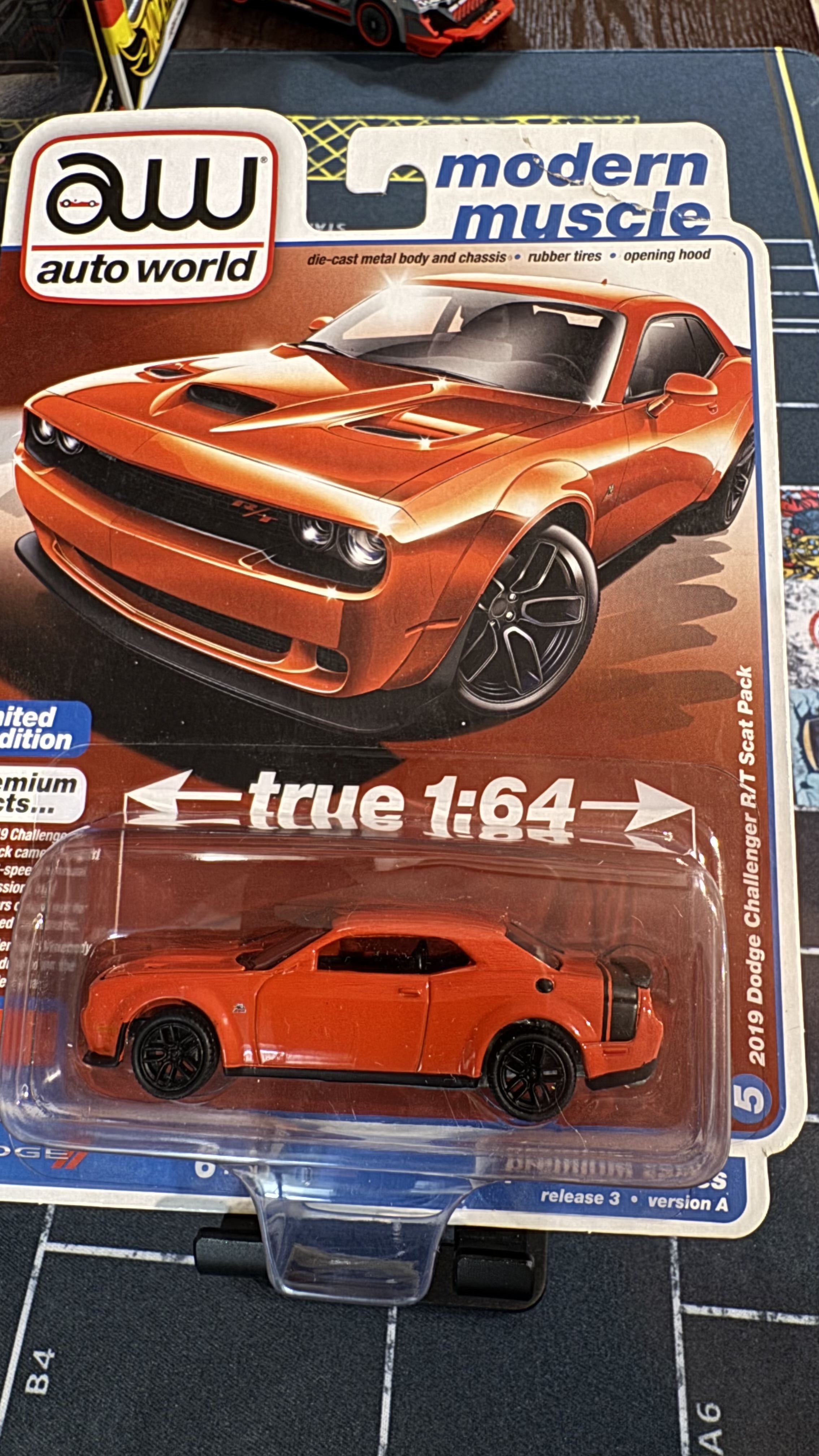 AUTO WORLD 2019 DODGE CHALLENGER R/T SCAT PACK