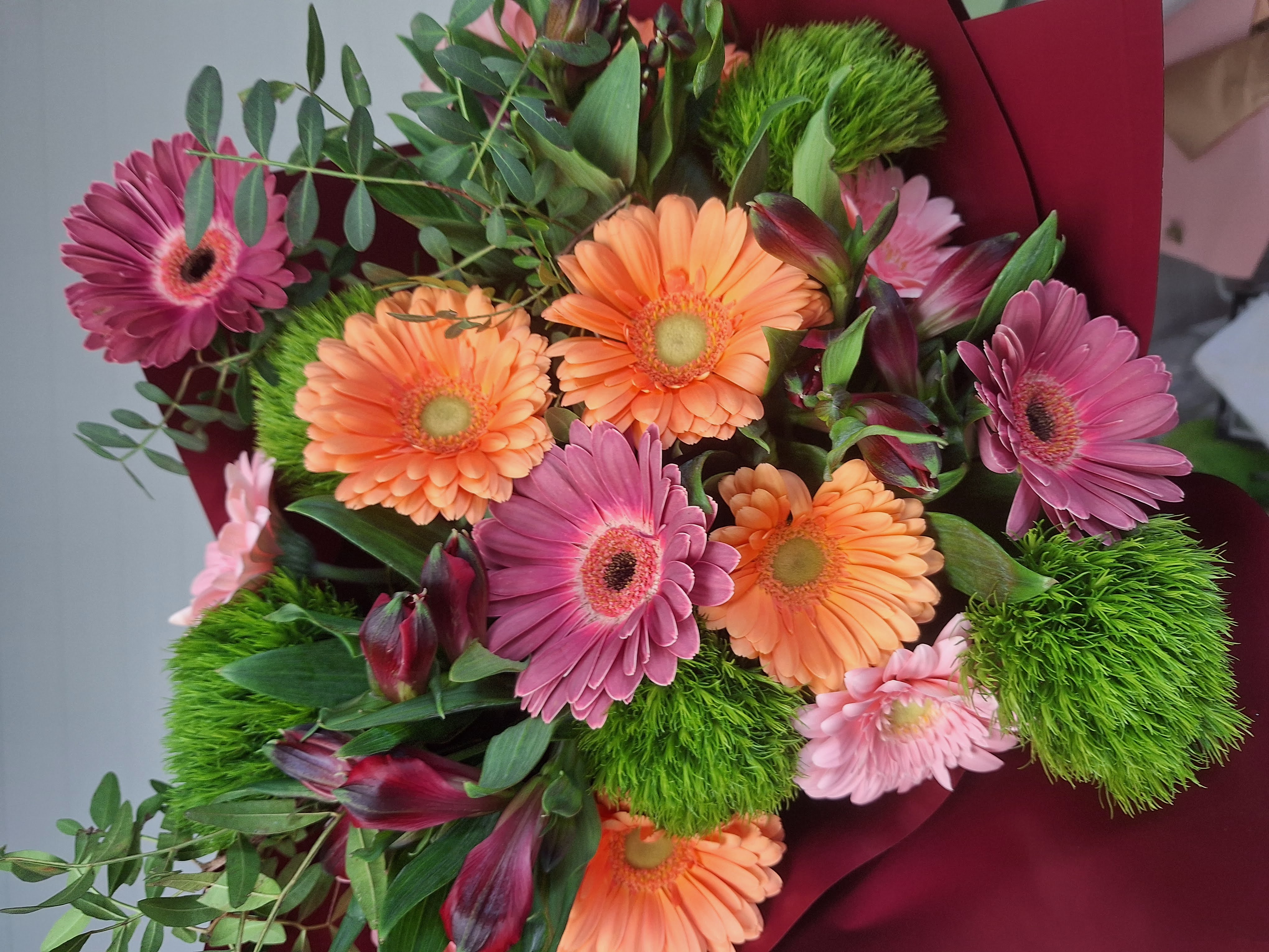 Gėlių puokštė su gerberomis