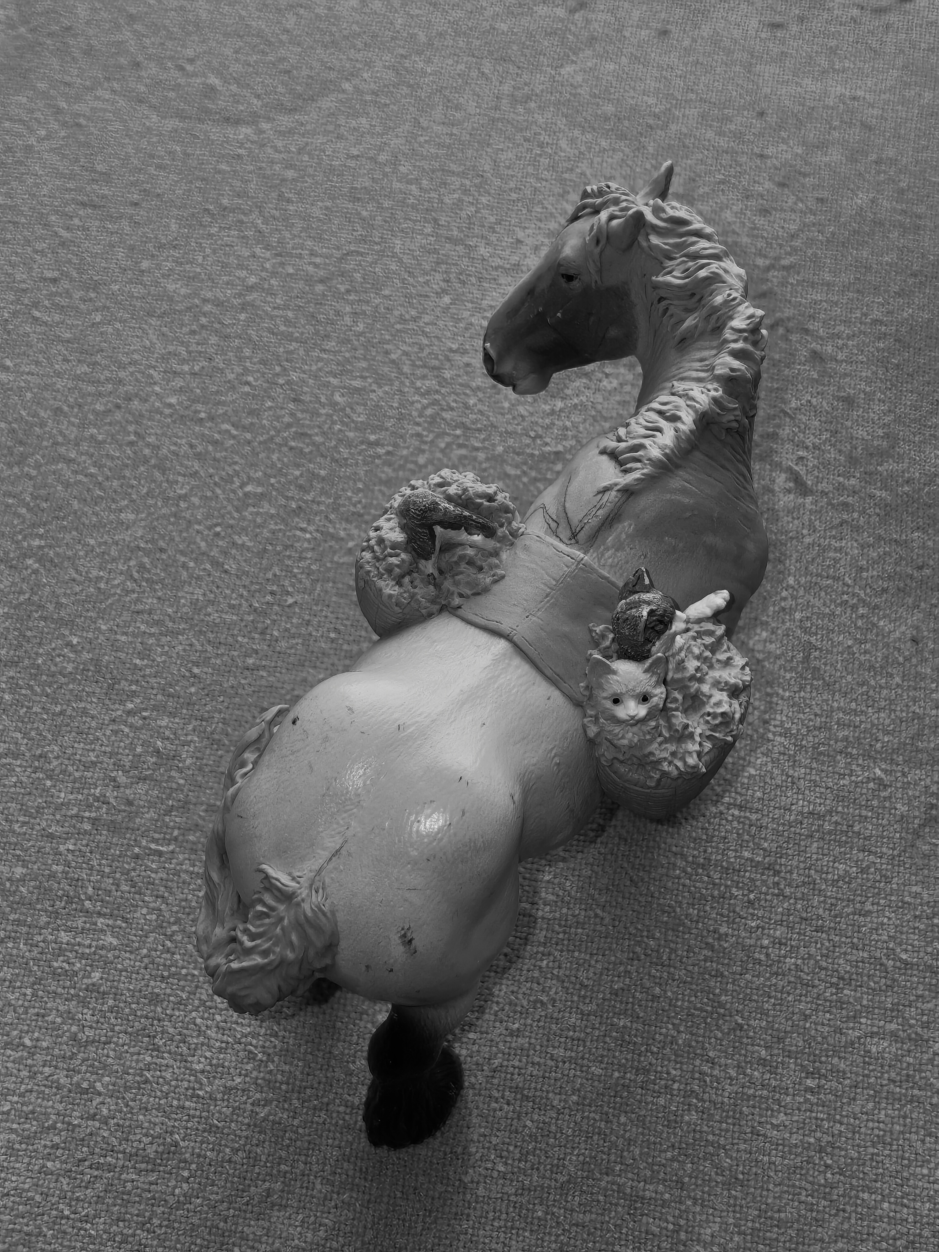 Collecta Draft Mare & Kittens - December Pony 1/3