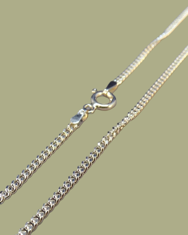 Silver Medium Weight Curb Chain Available In 18 inch