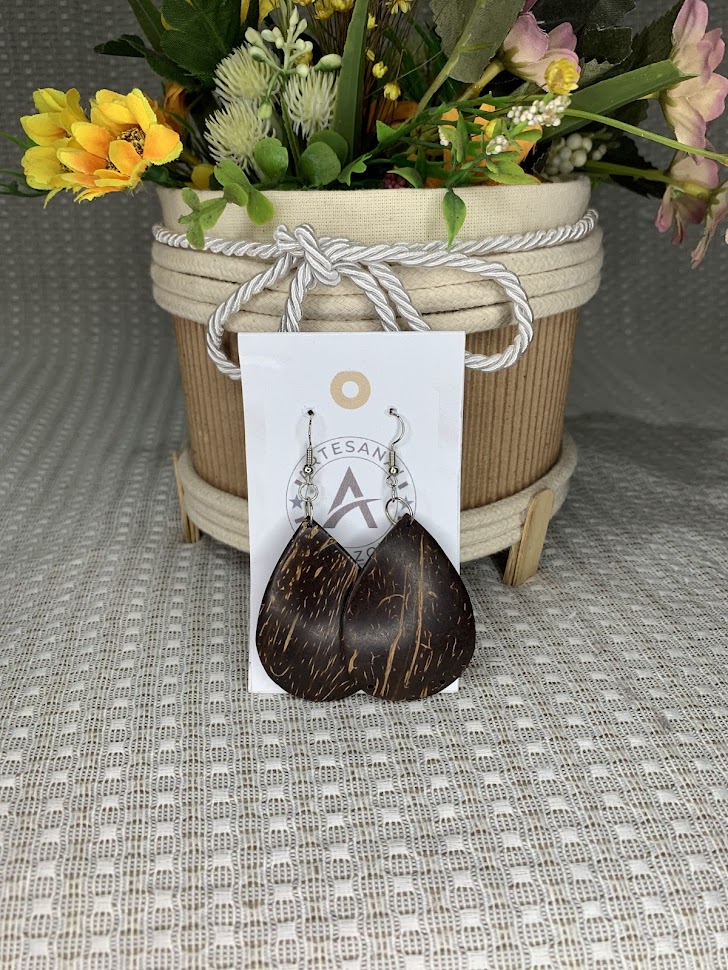 Brinco em gota alongada