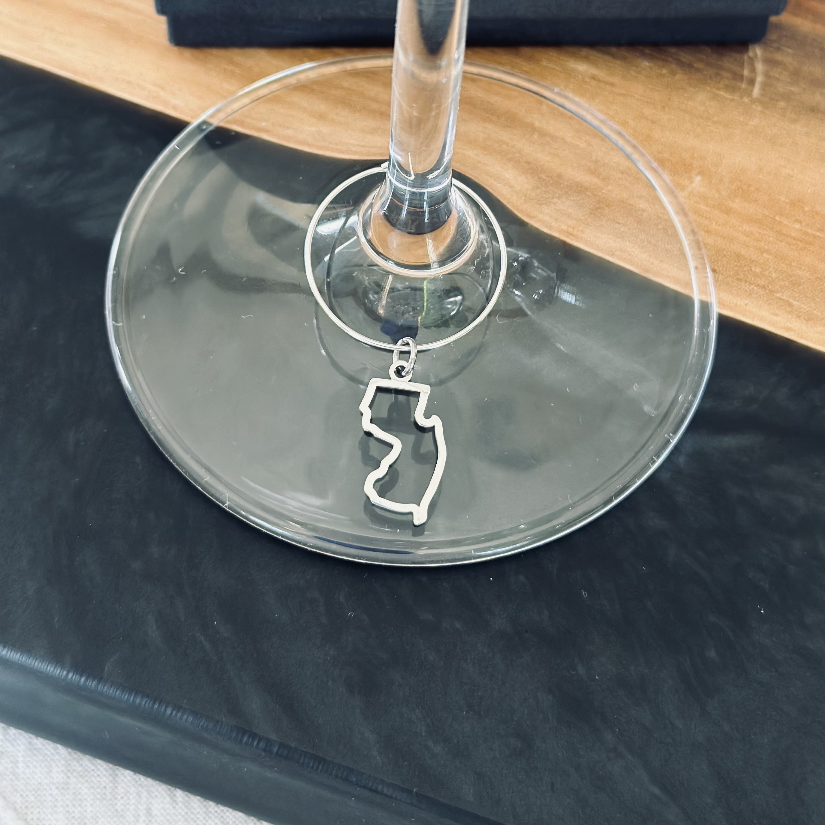 Minimalist style New Jersey wine charm