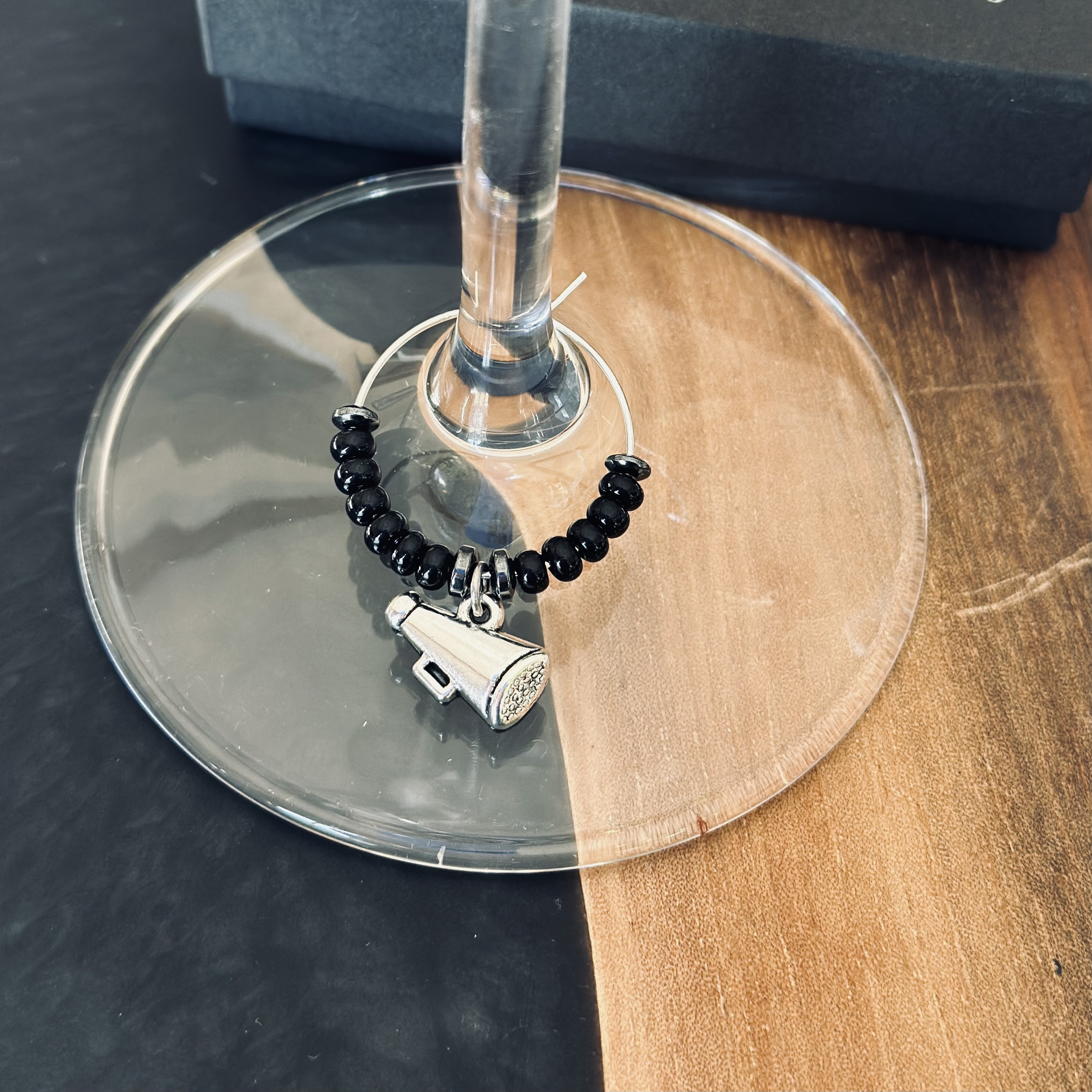 Cheerleader wine charm - Flat megaphone