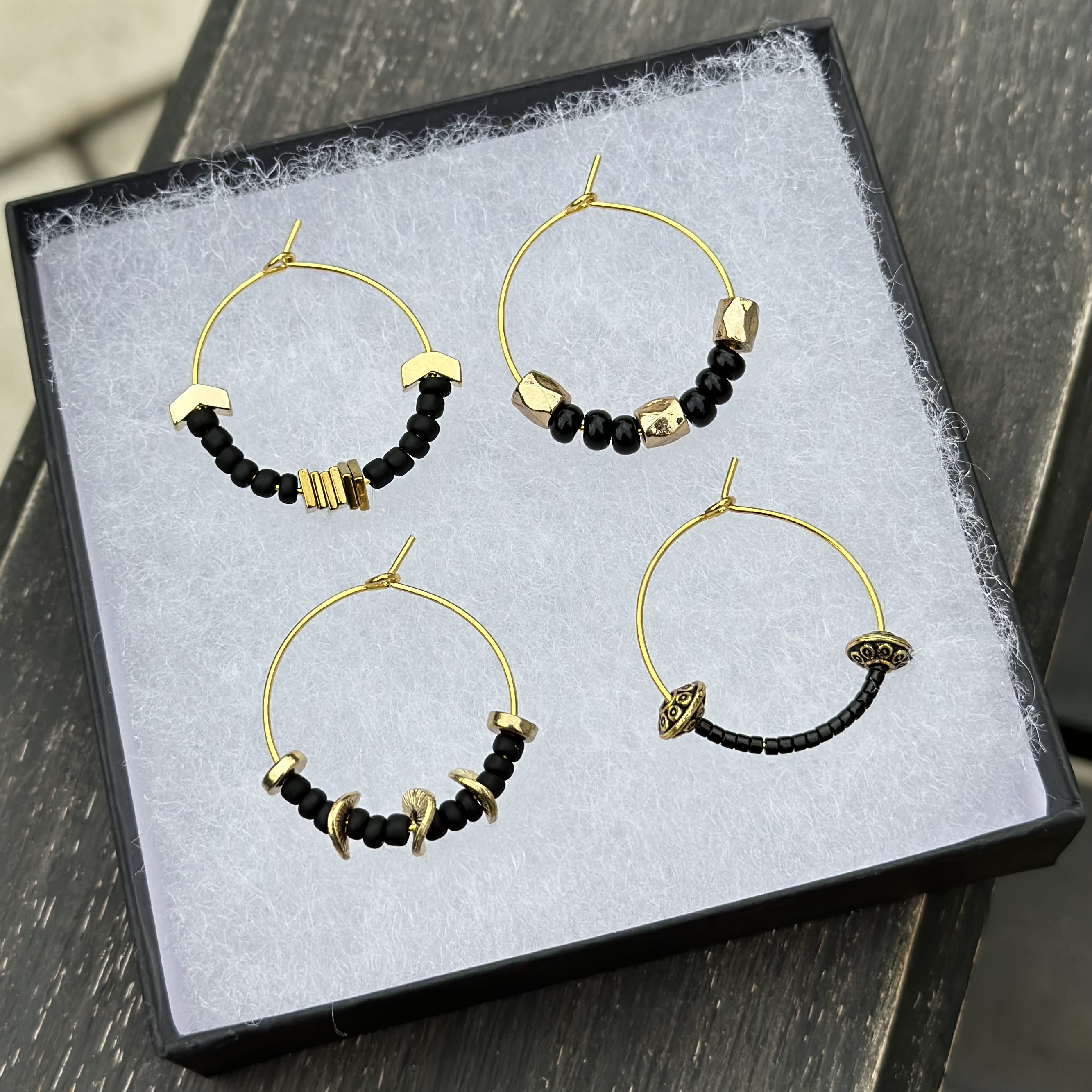 Chic Wine Charm Set with Black, Gold and White 