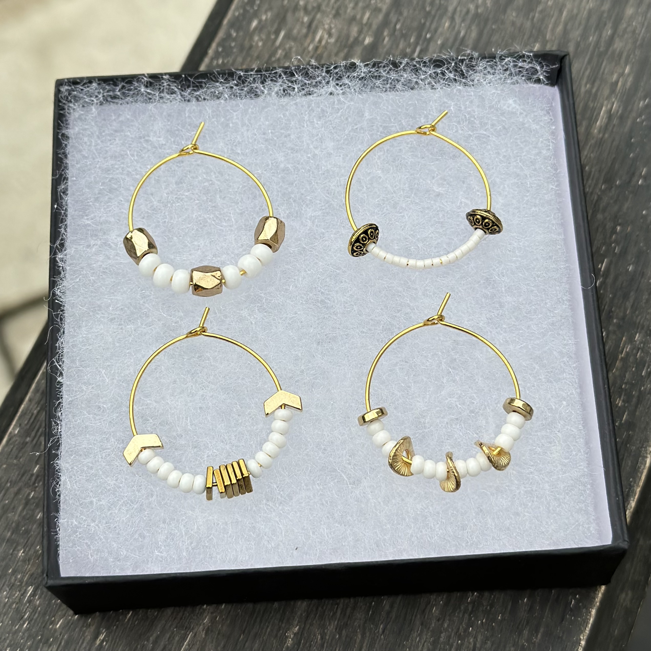 Chic Wine Charm Set with Black, Gold and White 