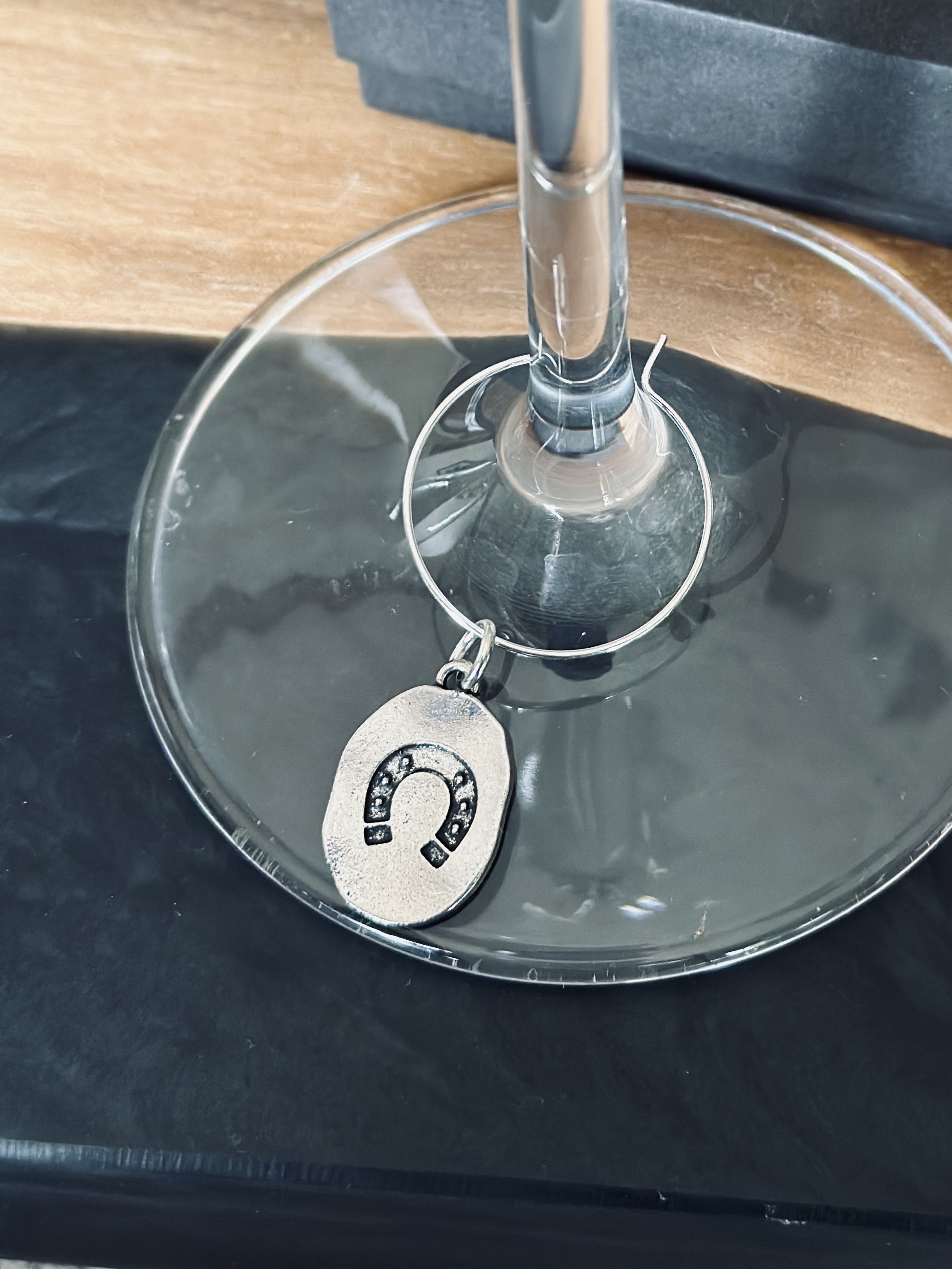 Horseshoe wine charm - Vintage style