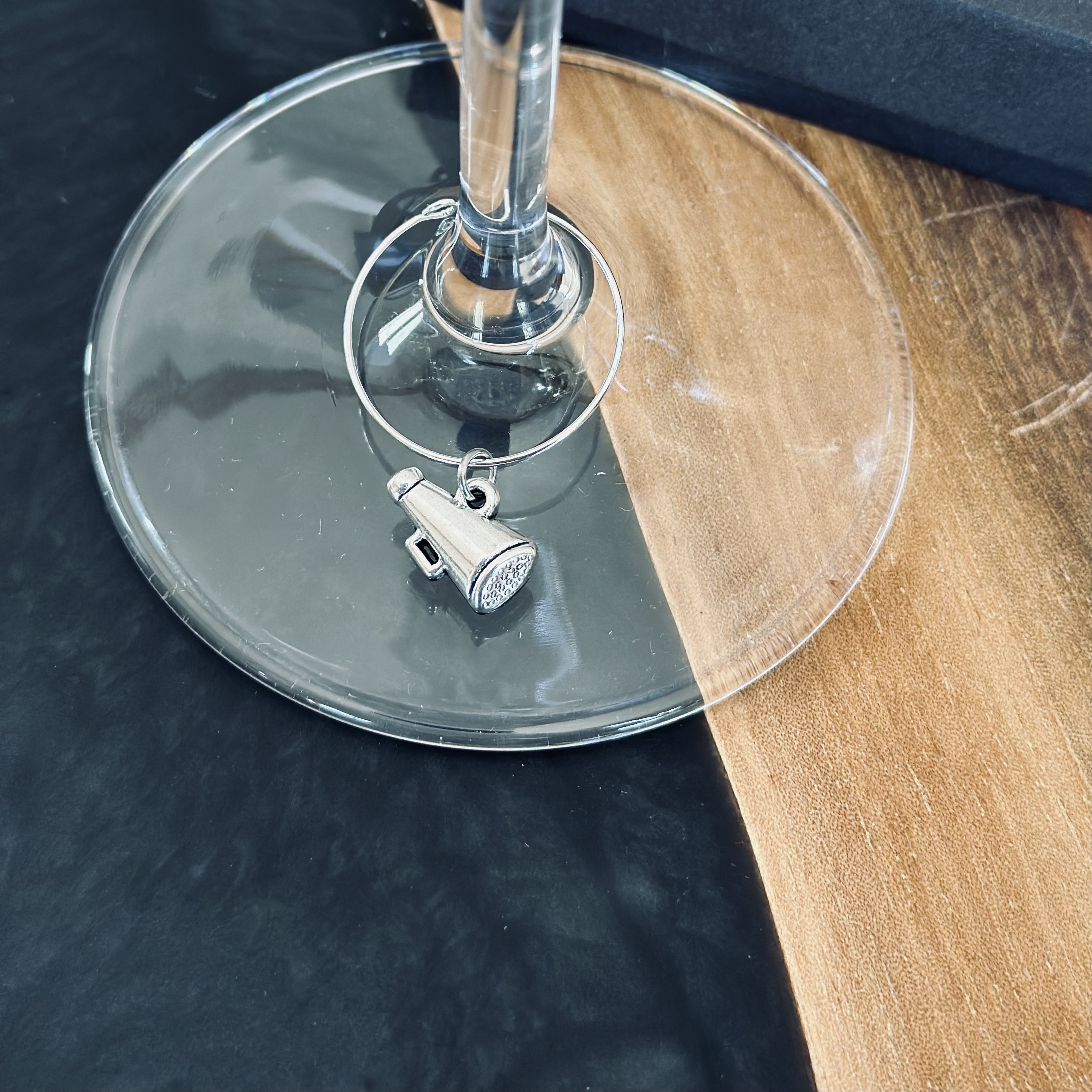 Cheerleader wine charm - Flat megaphone