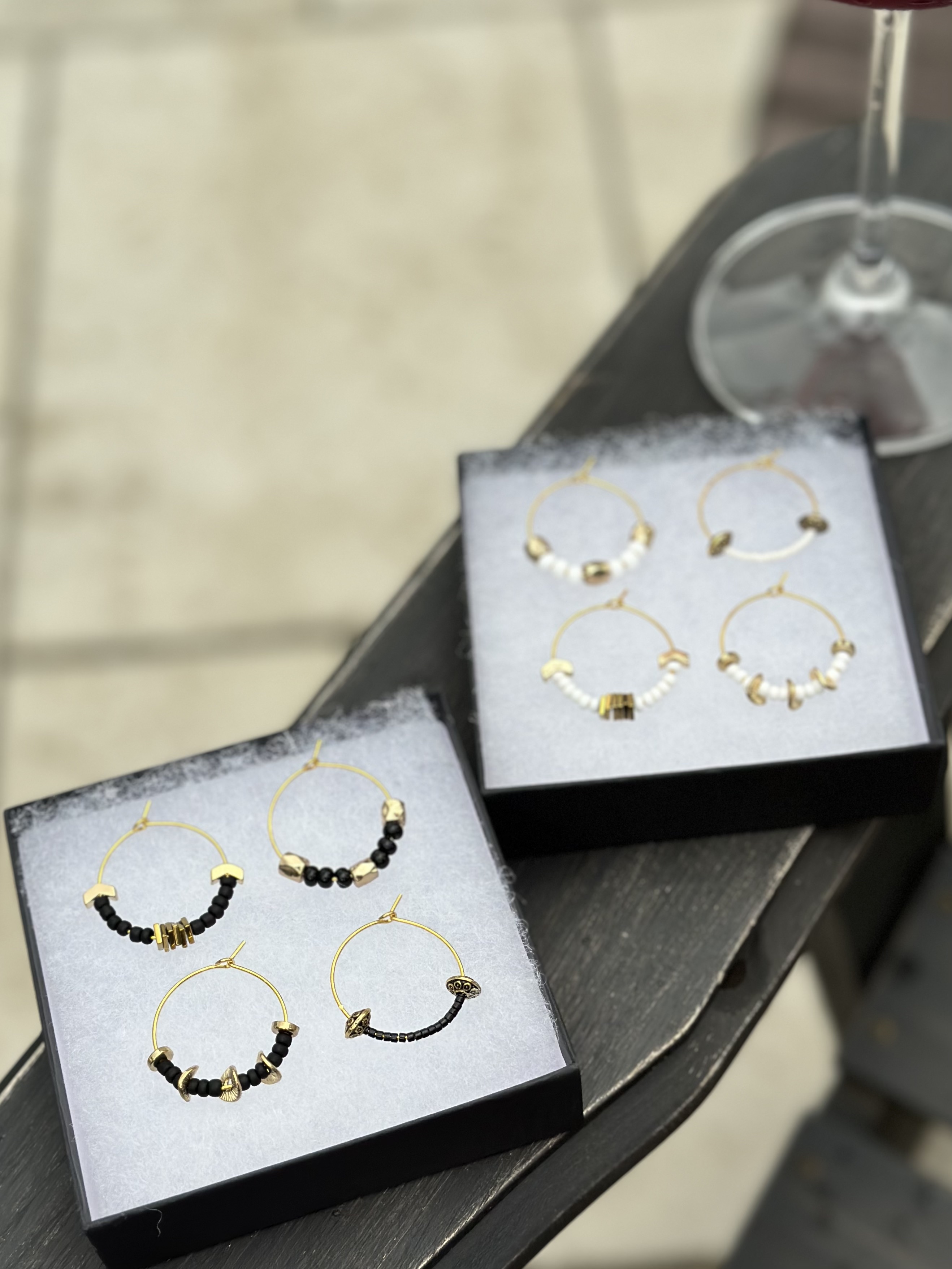 Chic Wine Charm Set with Black, Gold and White 