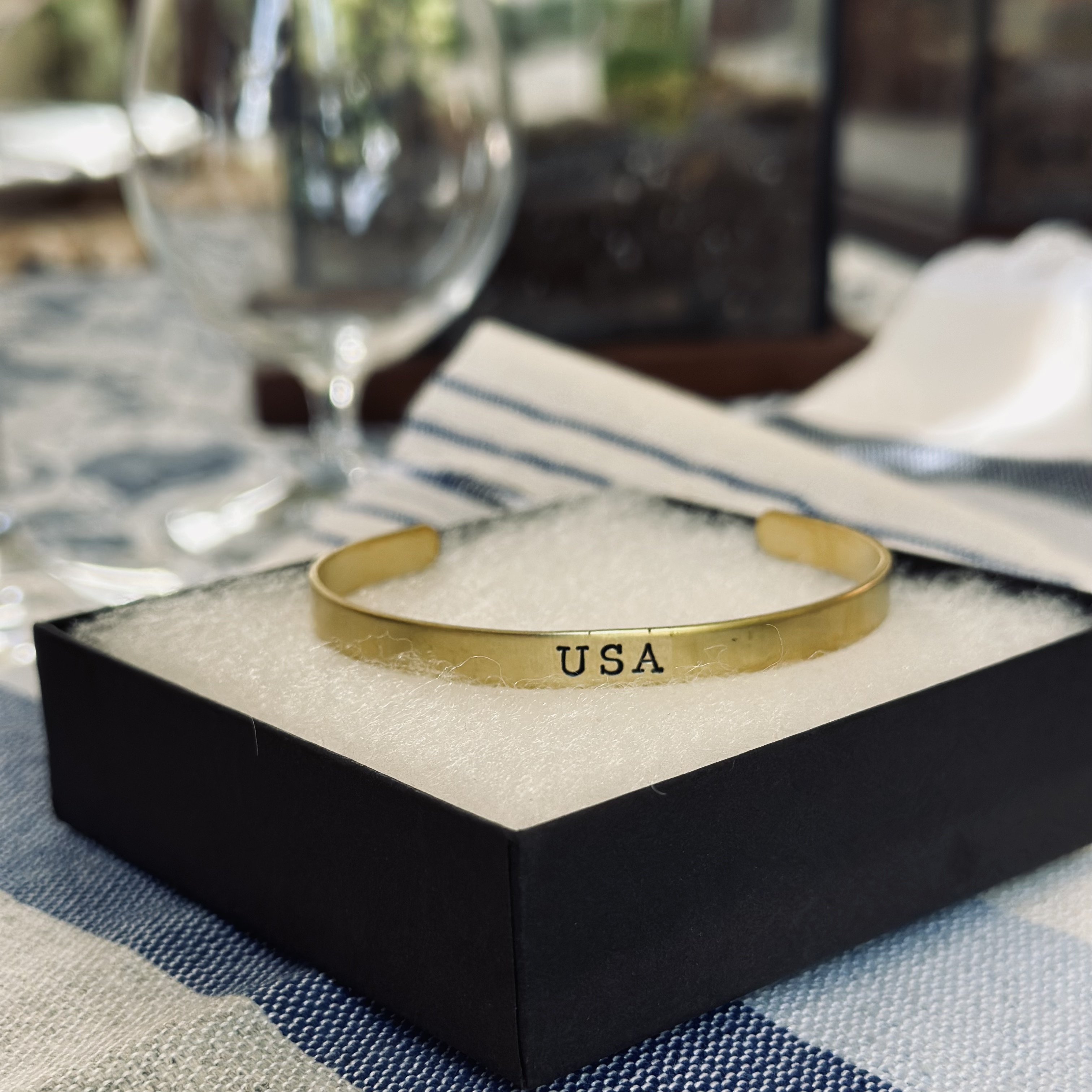Patriotic bracelet - Personalize with your favorite country