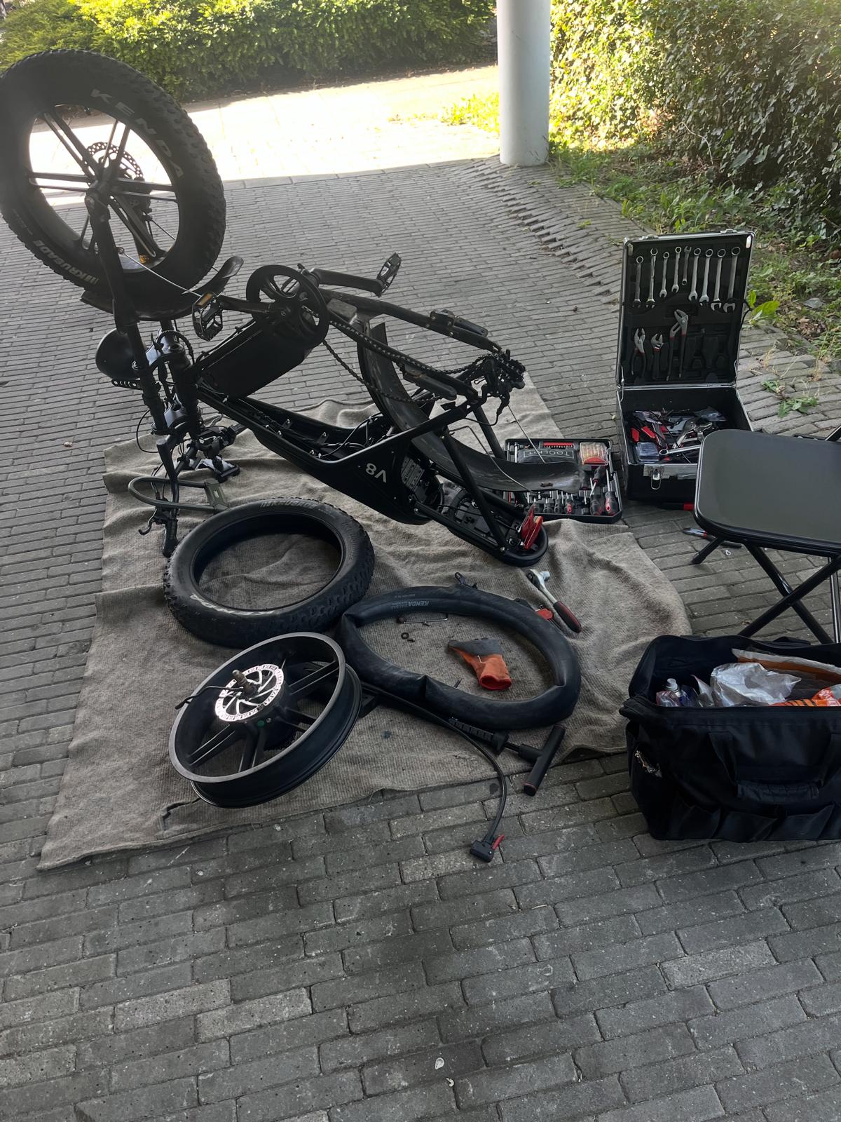 Montage van de banden van uw fatbike  thuis monteren