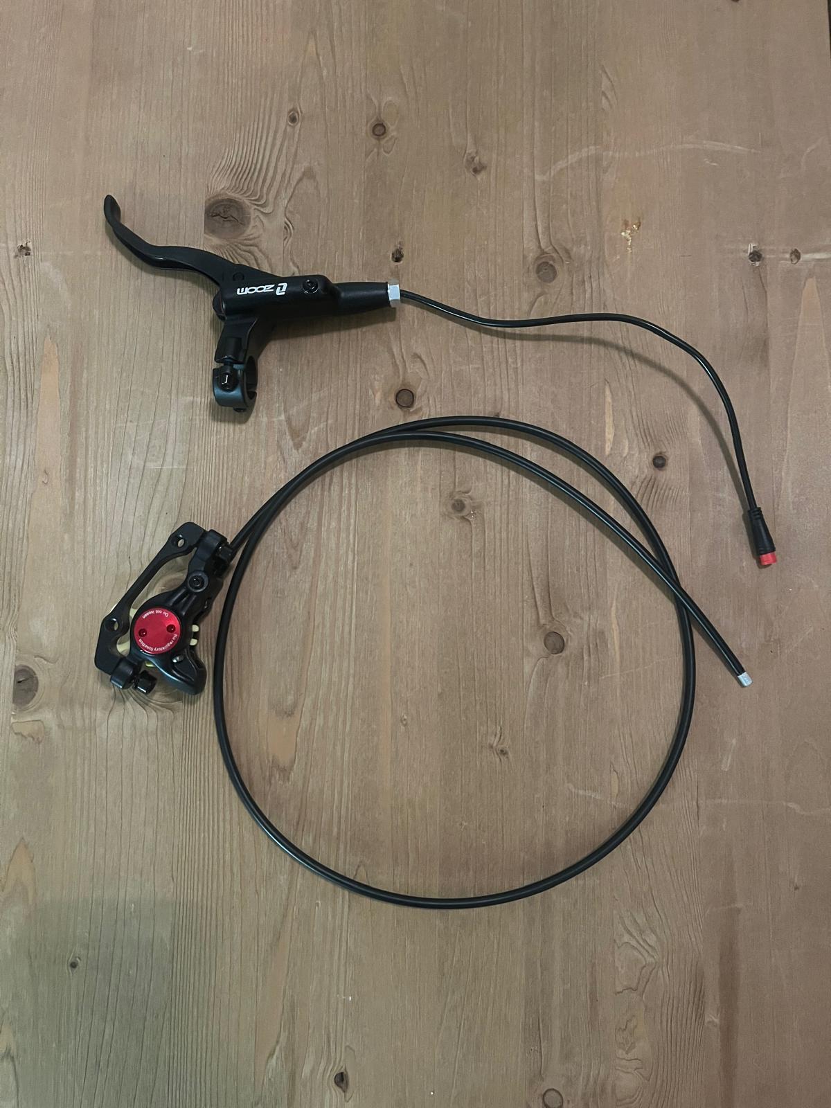 Fatbike hydraulische remset links voorzijde van zoom kleur zwart
