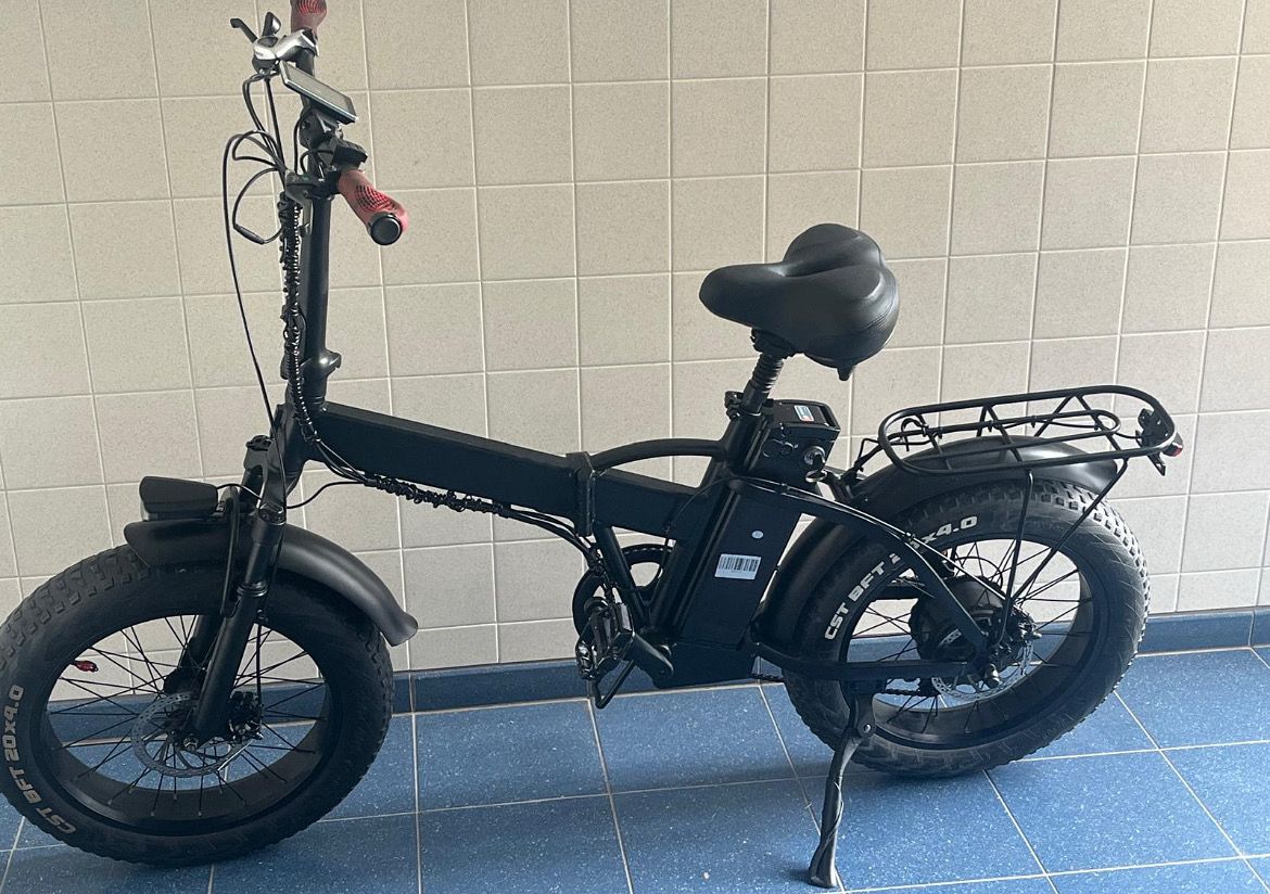 Montage van mechanische remblokken op de voor- en achterwielen