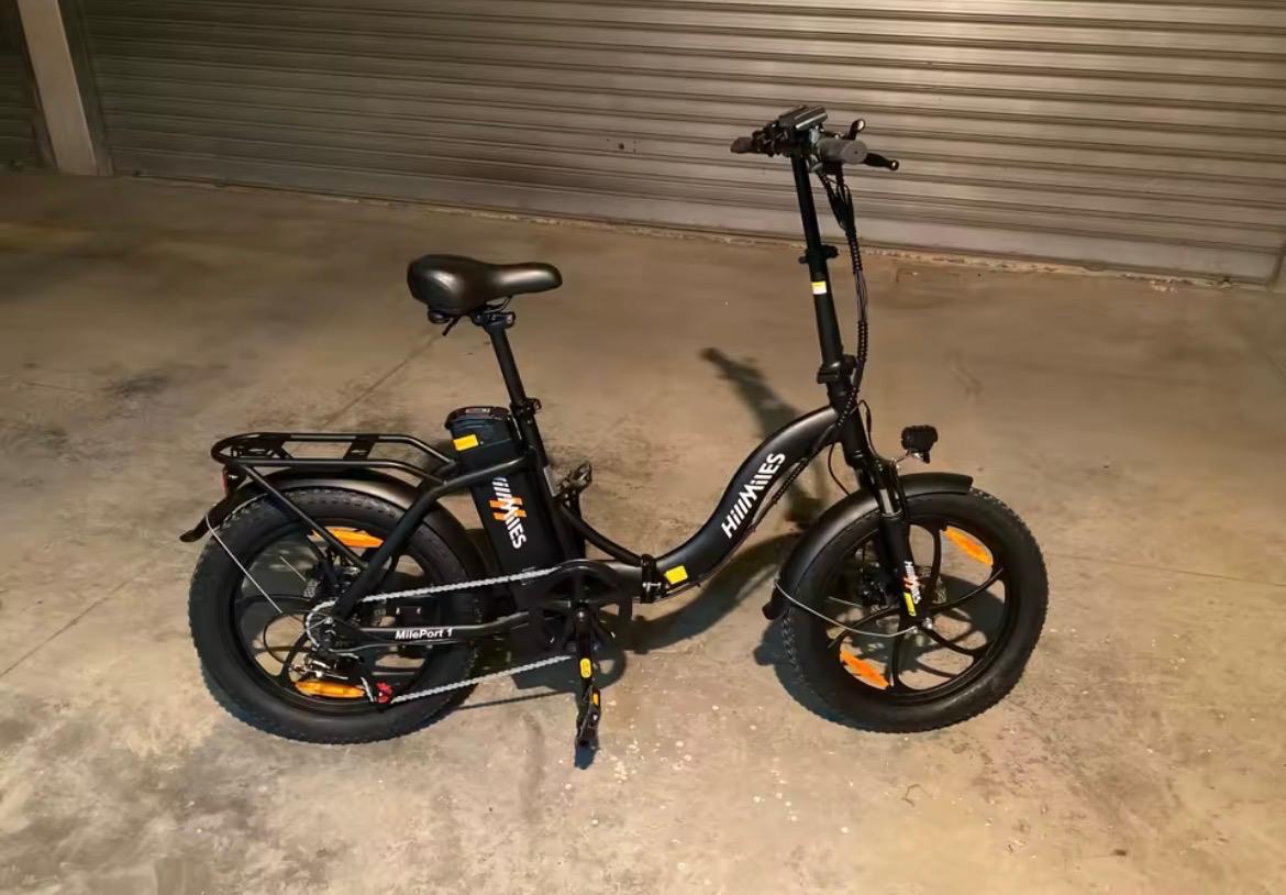 Elektrische fiets met kleine banden kleur zwart