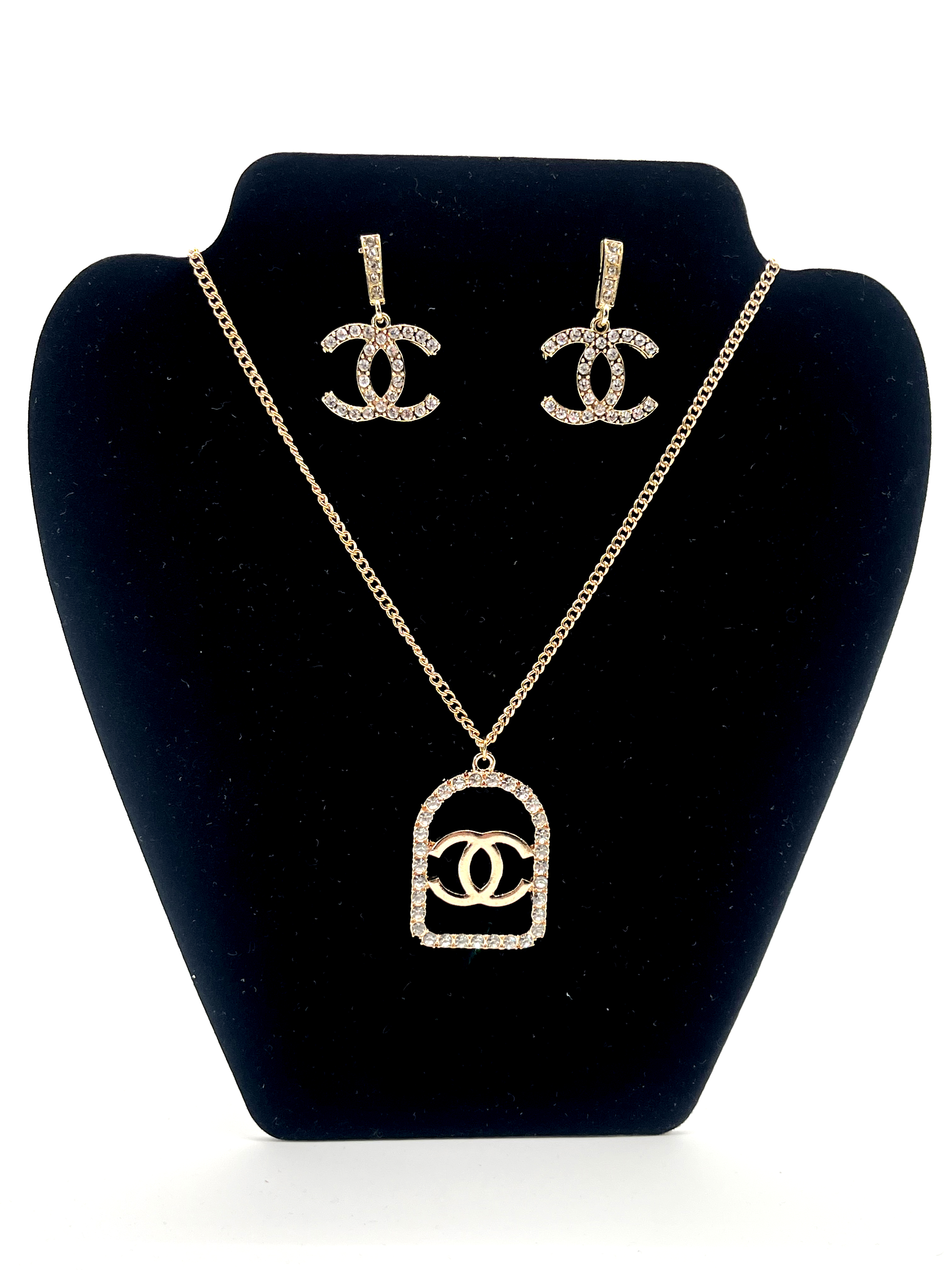 Elegant CC-Inspired Jewelry Set