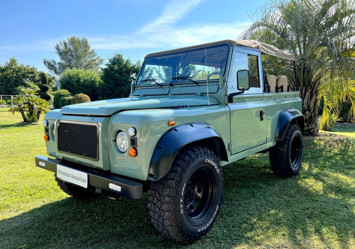Land Rover Defender  D90