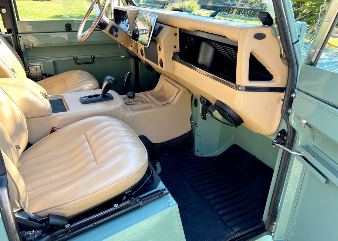 Land Rover Defender  D90