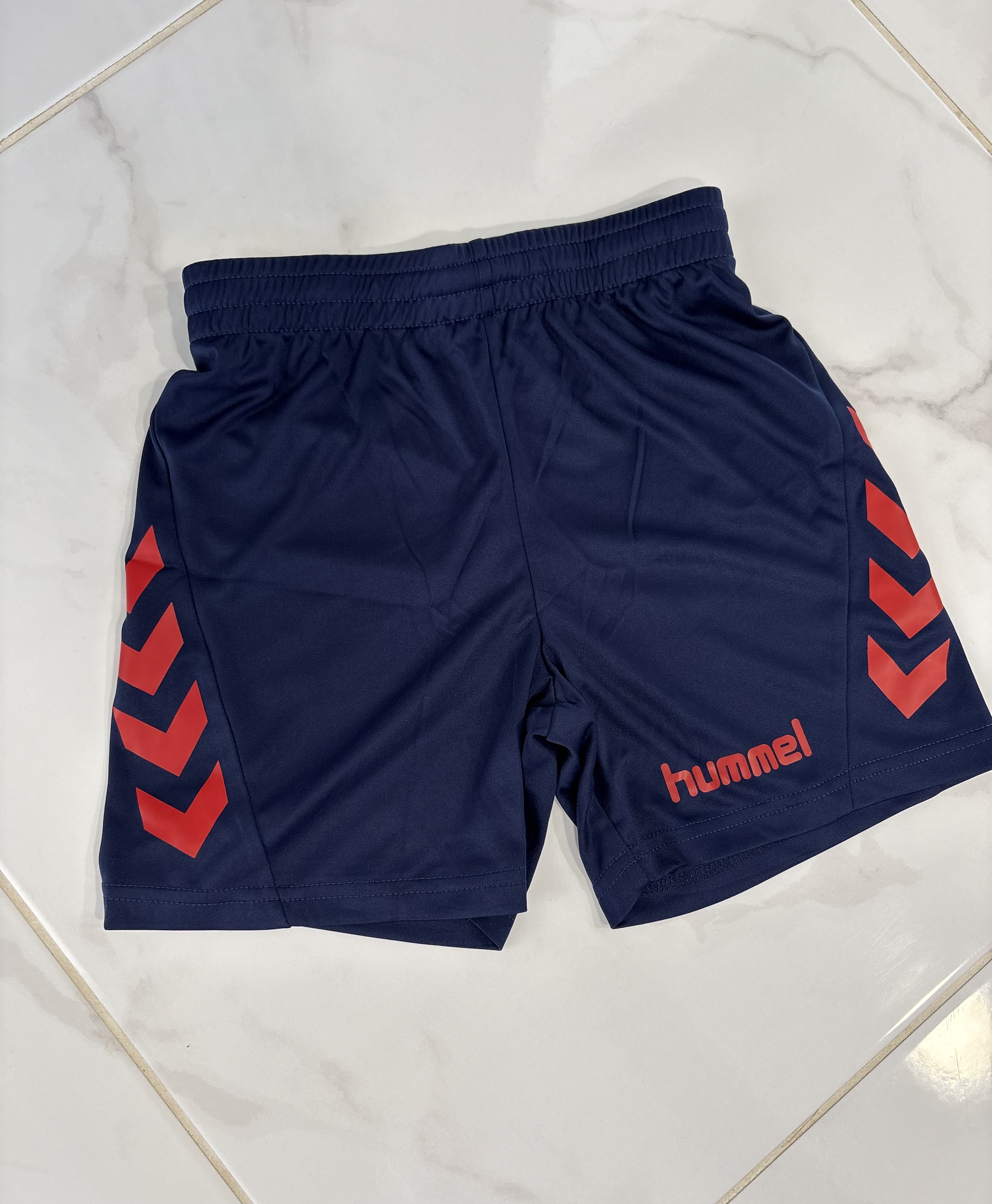 Hummel komplektukas (128 dydis)