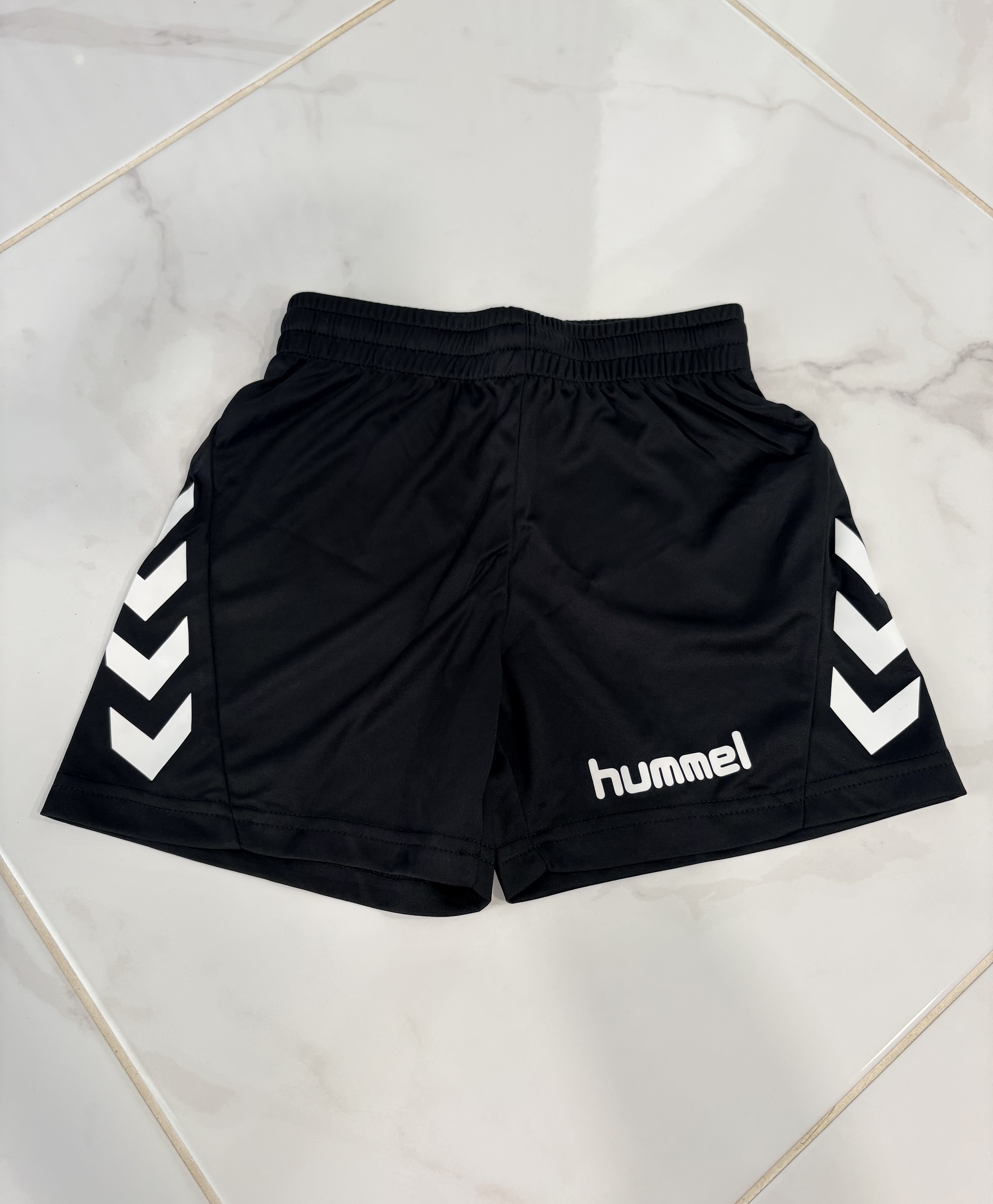Hummel komplektukas juodas (116 dydis)