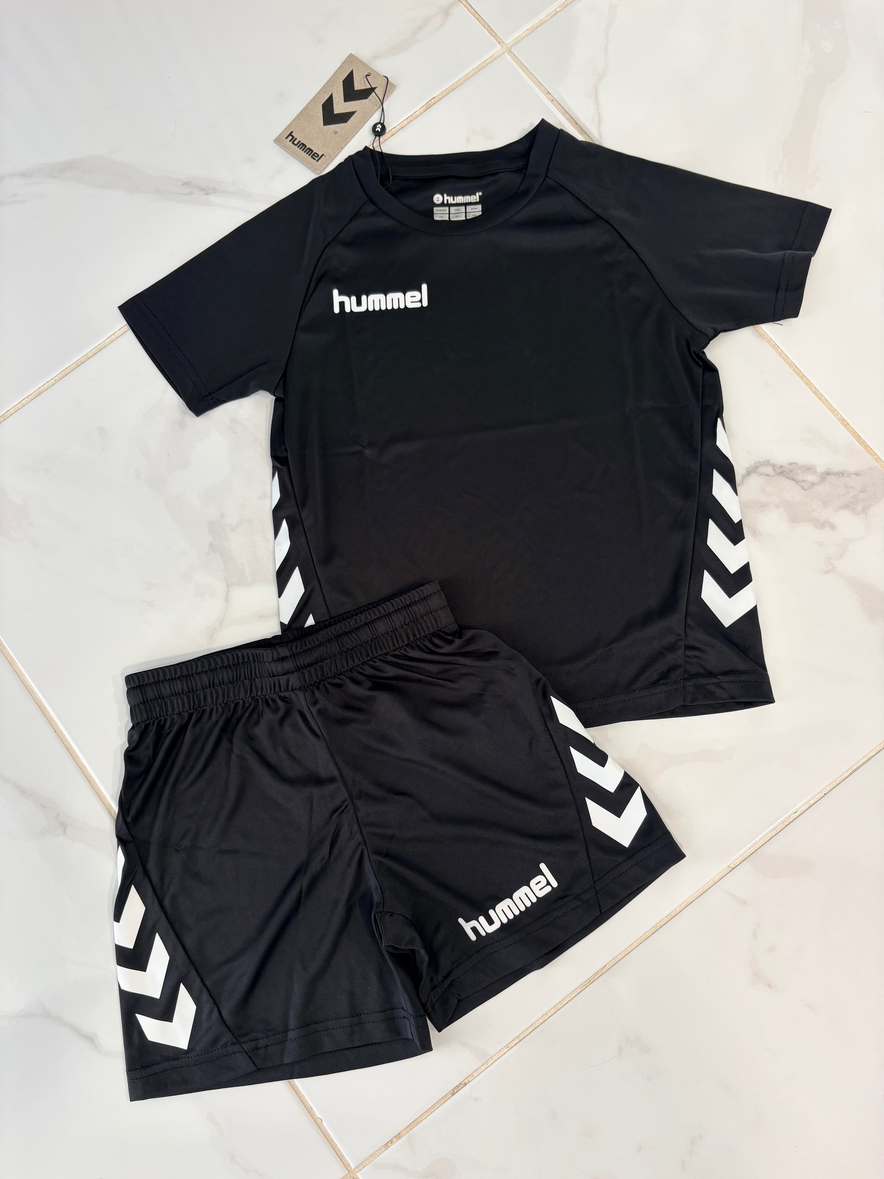 Hummel komplektukas juodas (116 dydis)