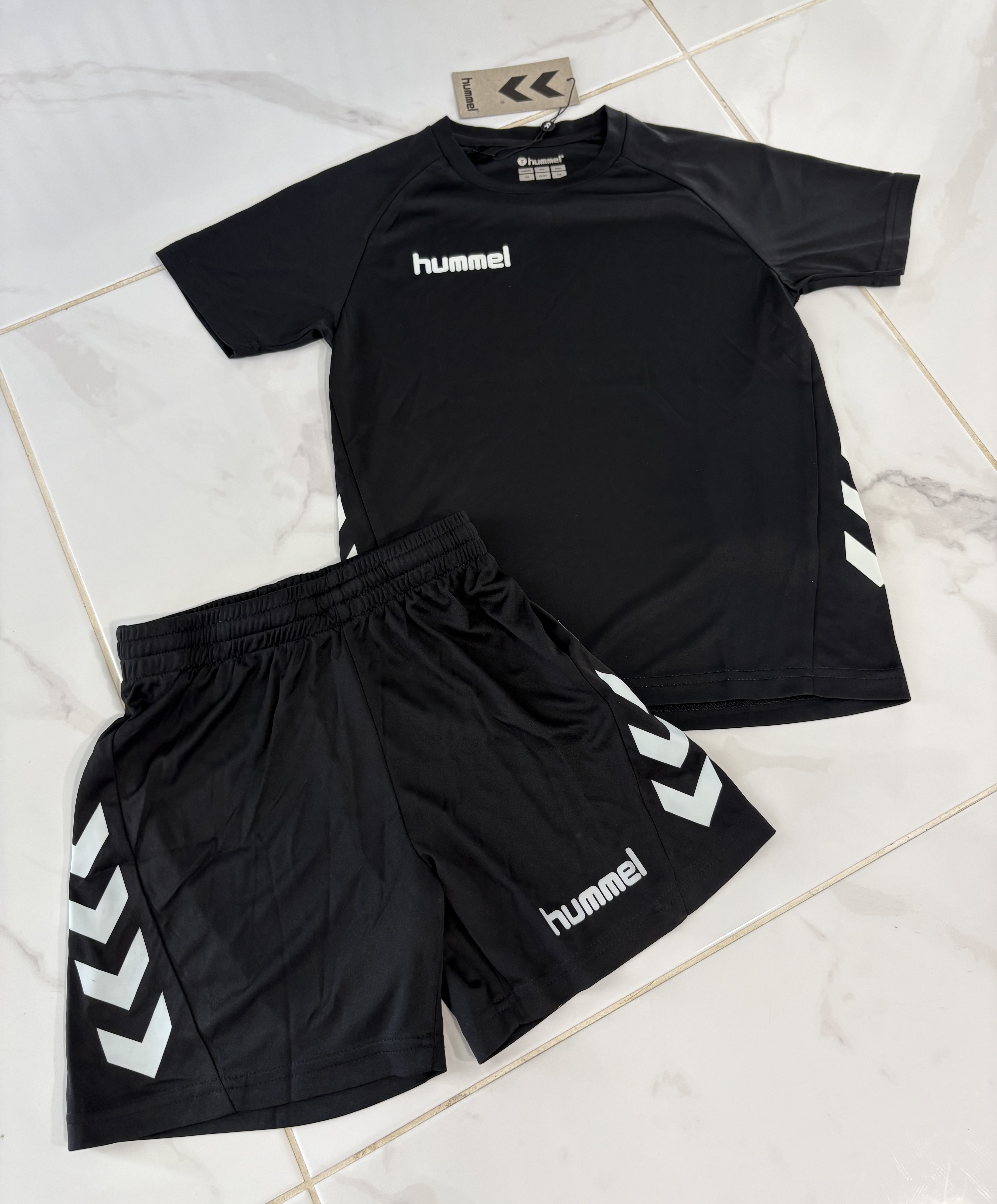 Hummel komplektukas juodas (128 dydis)