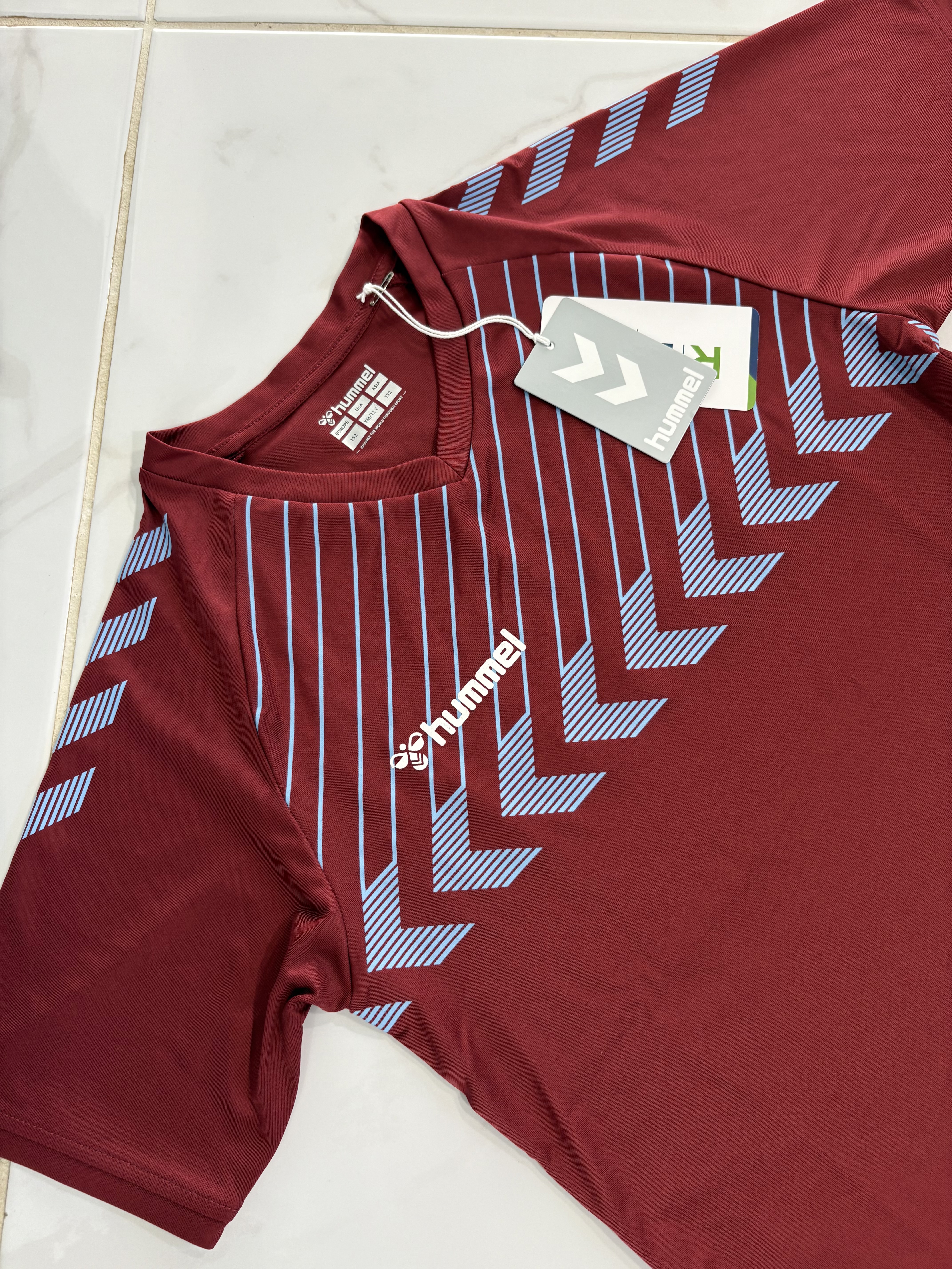 Hummel bordo marškinėliai (152 dydis)