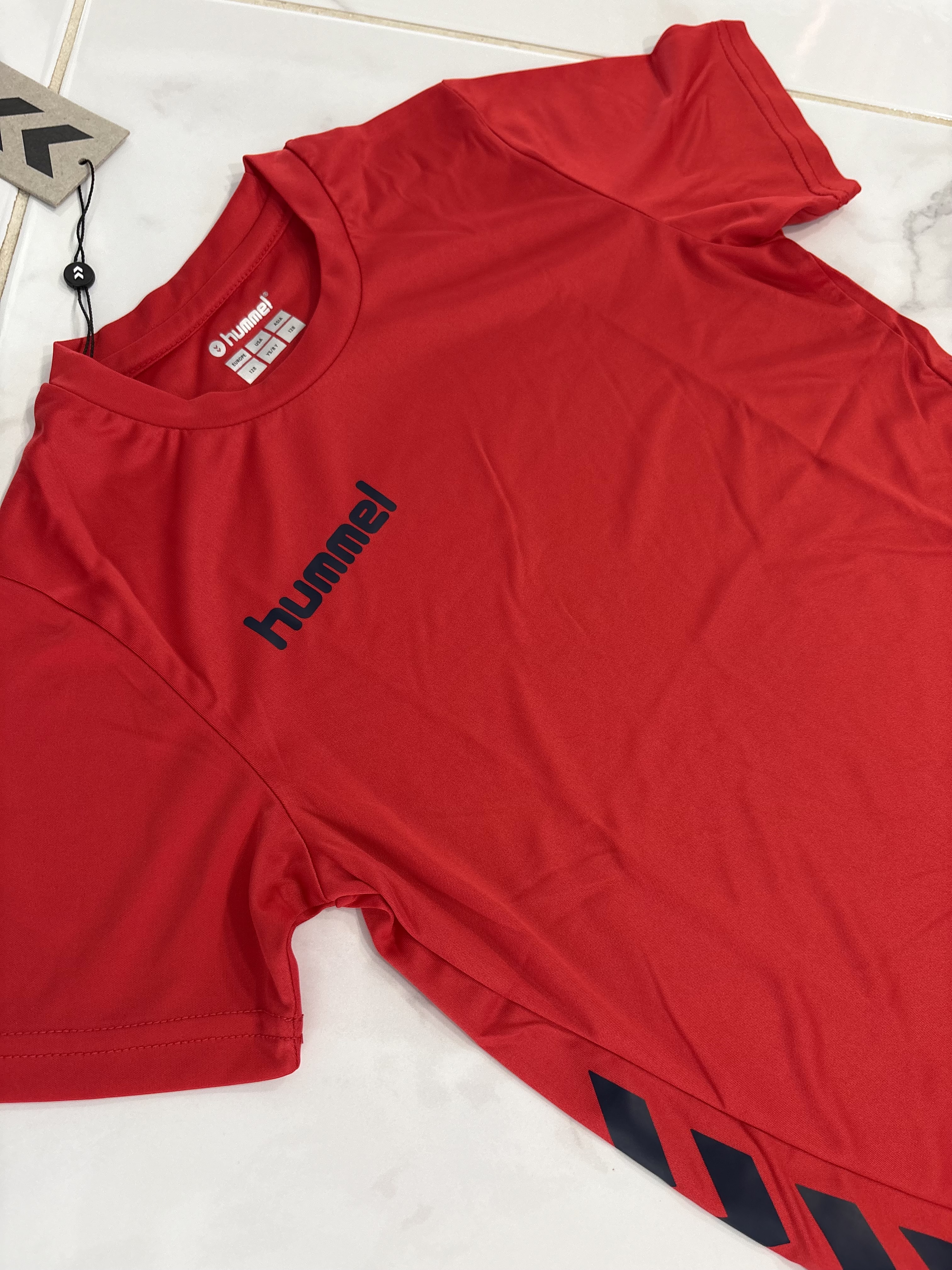 Hummel komplektukas (128 dydis)
