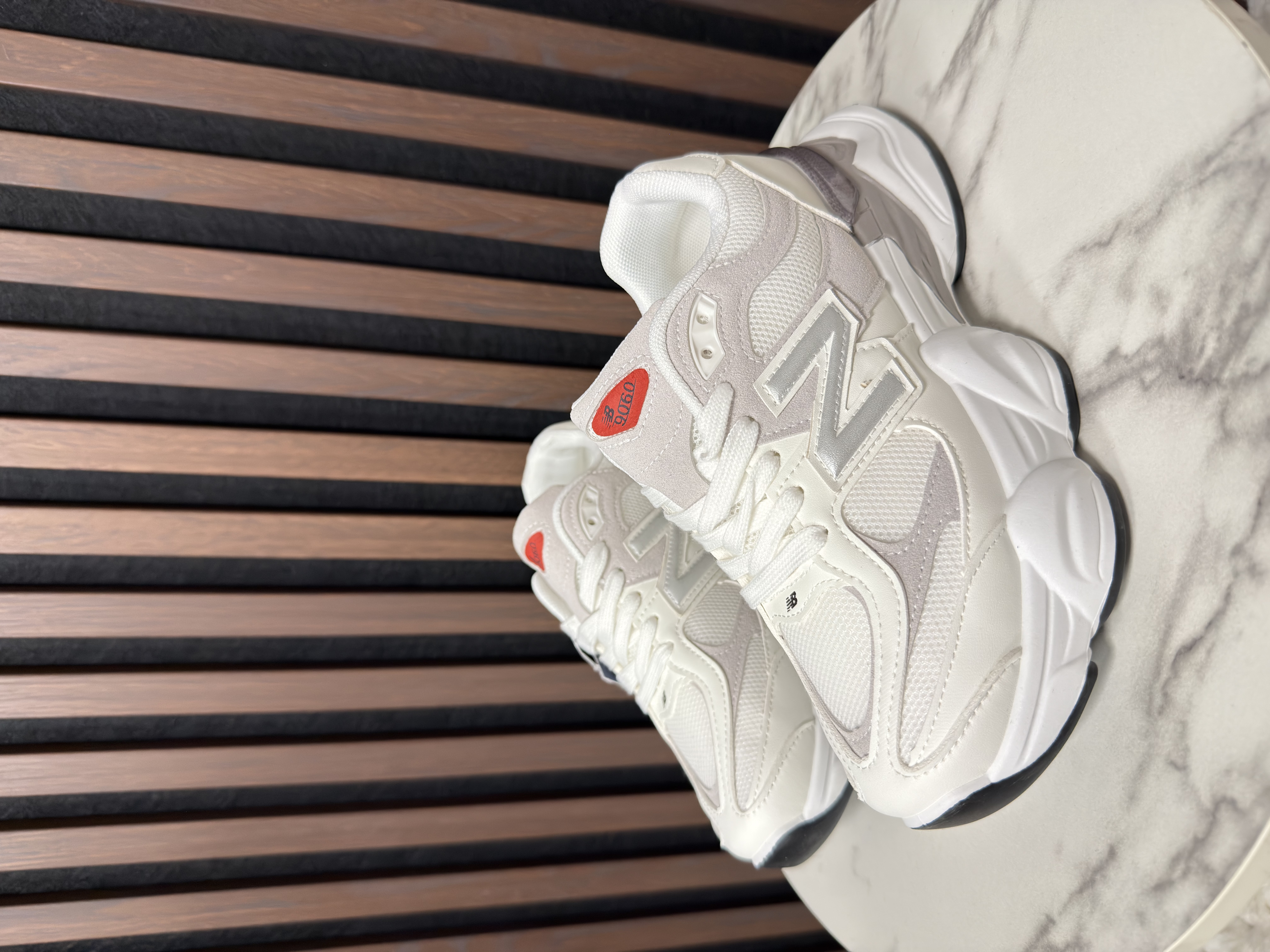 NB balti sportbačiai