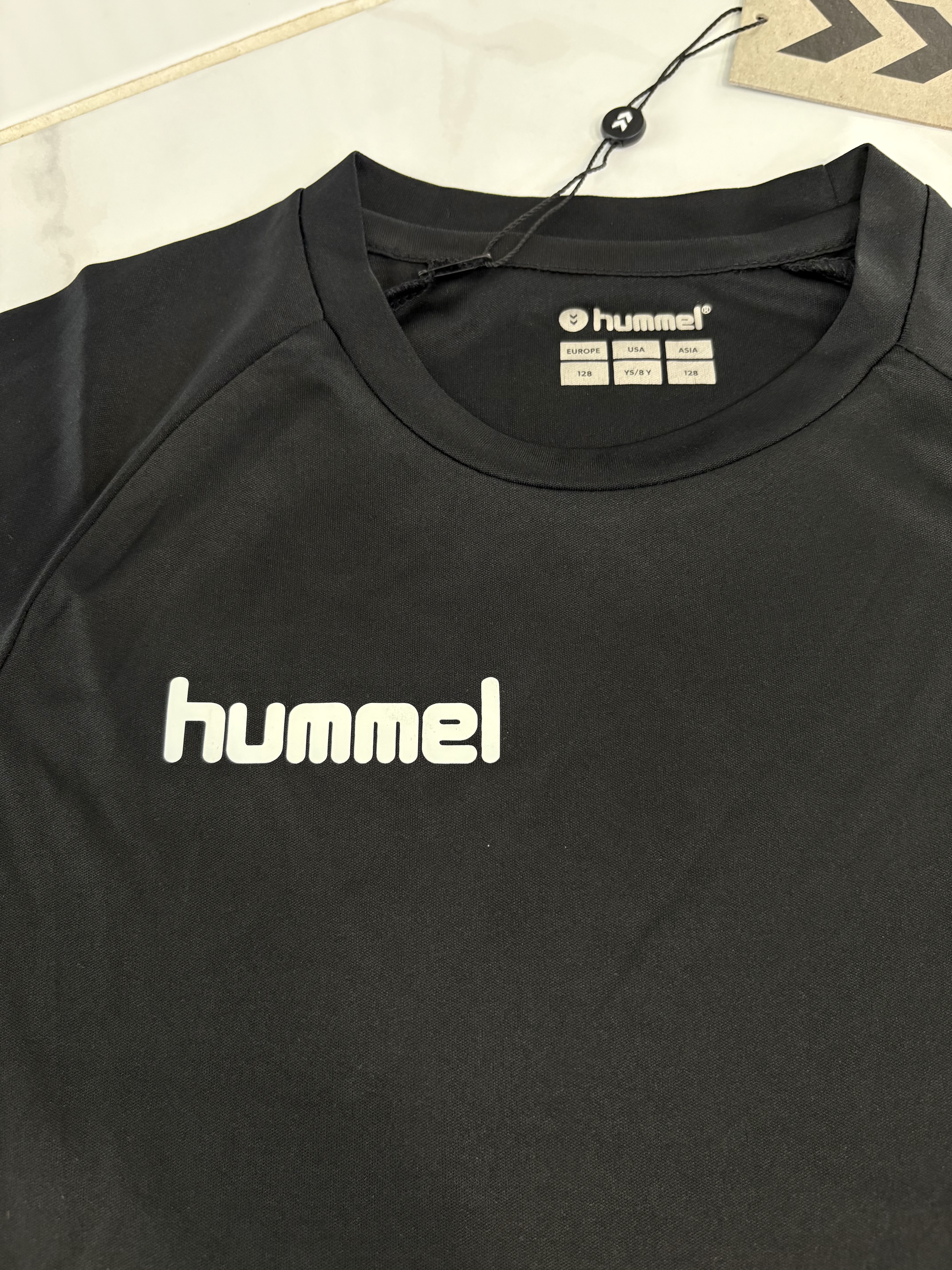 Hummel komplektukas juodas (128 dydis)