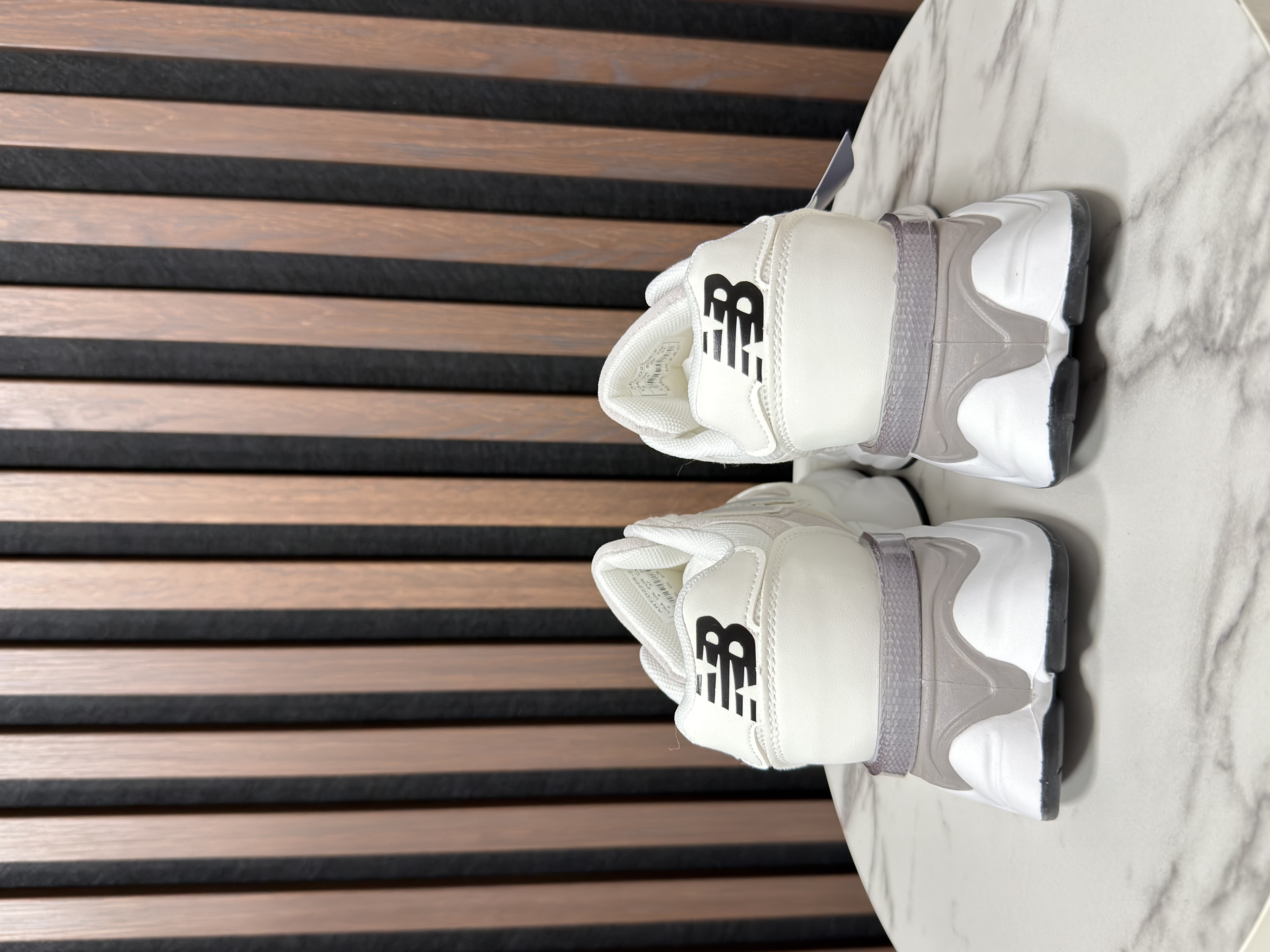 NB balti sportbačiai