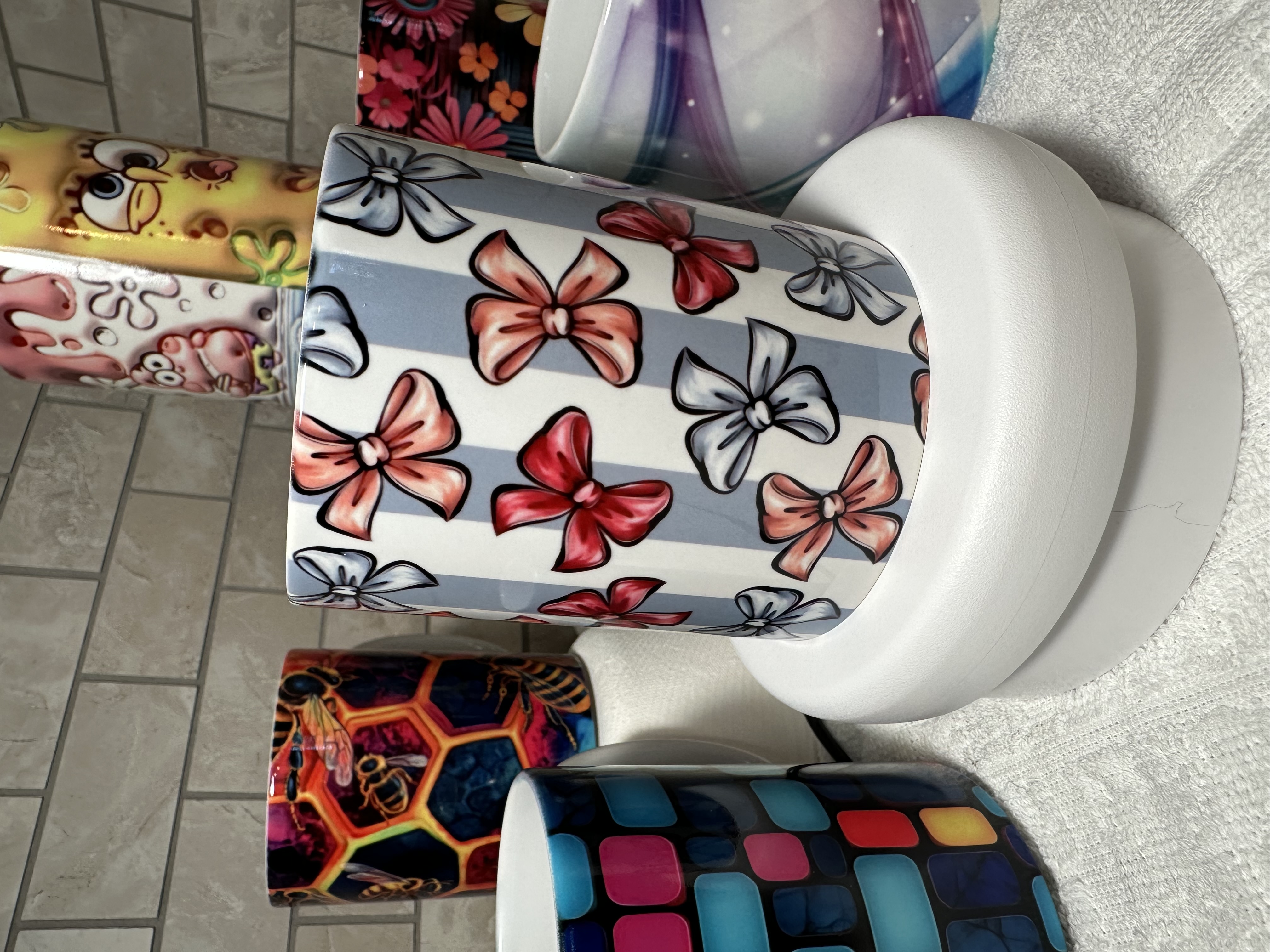 Taza decorativa con lazos