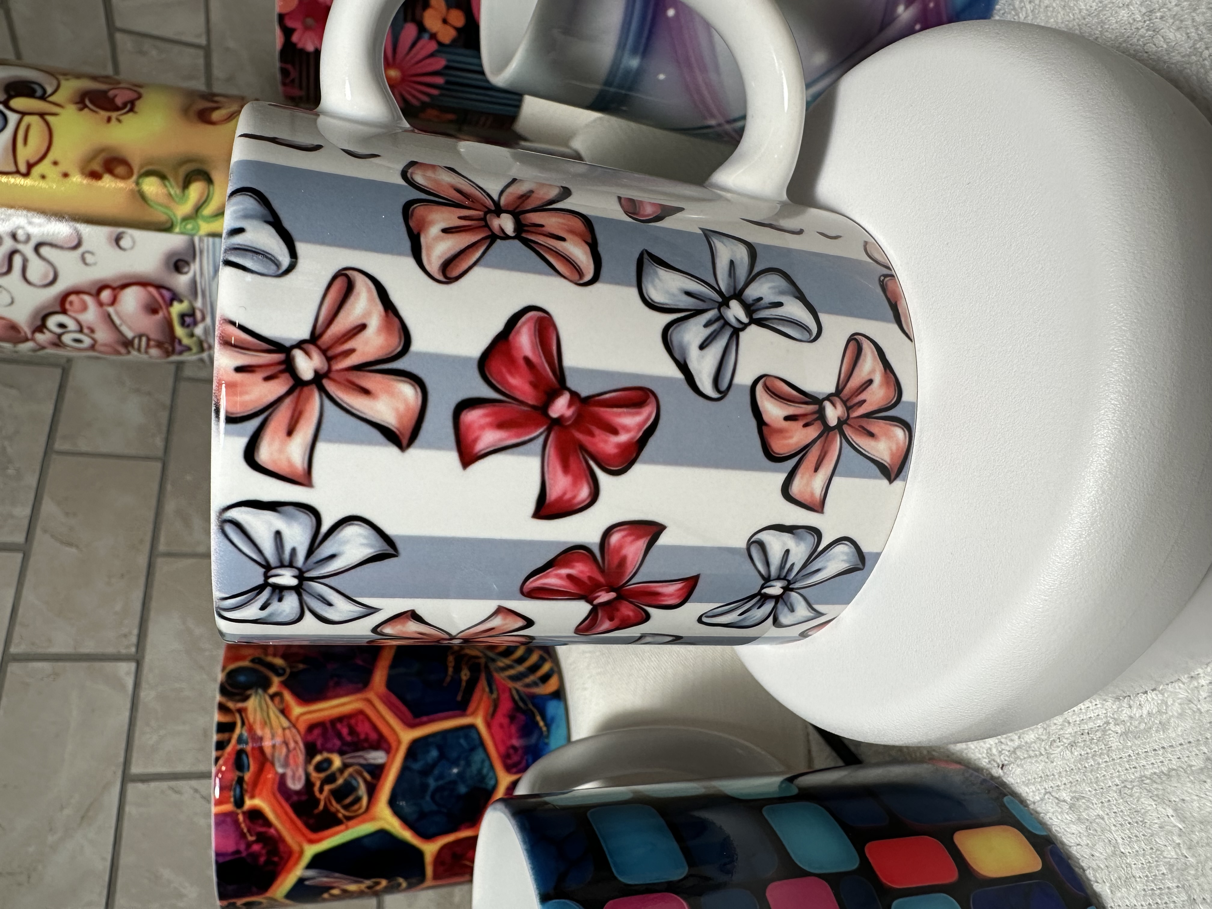 Taza decorativa con lazos